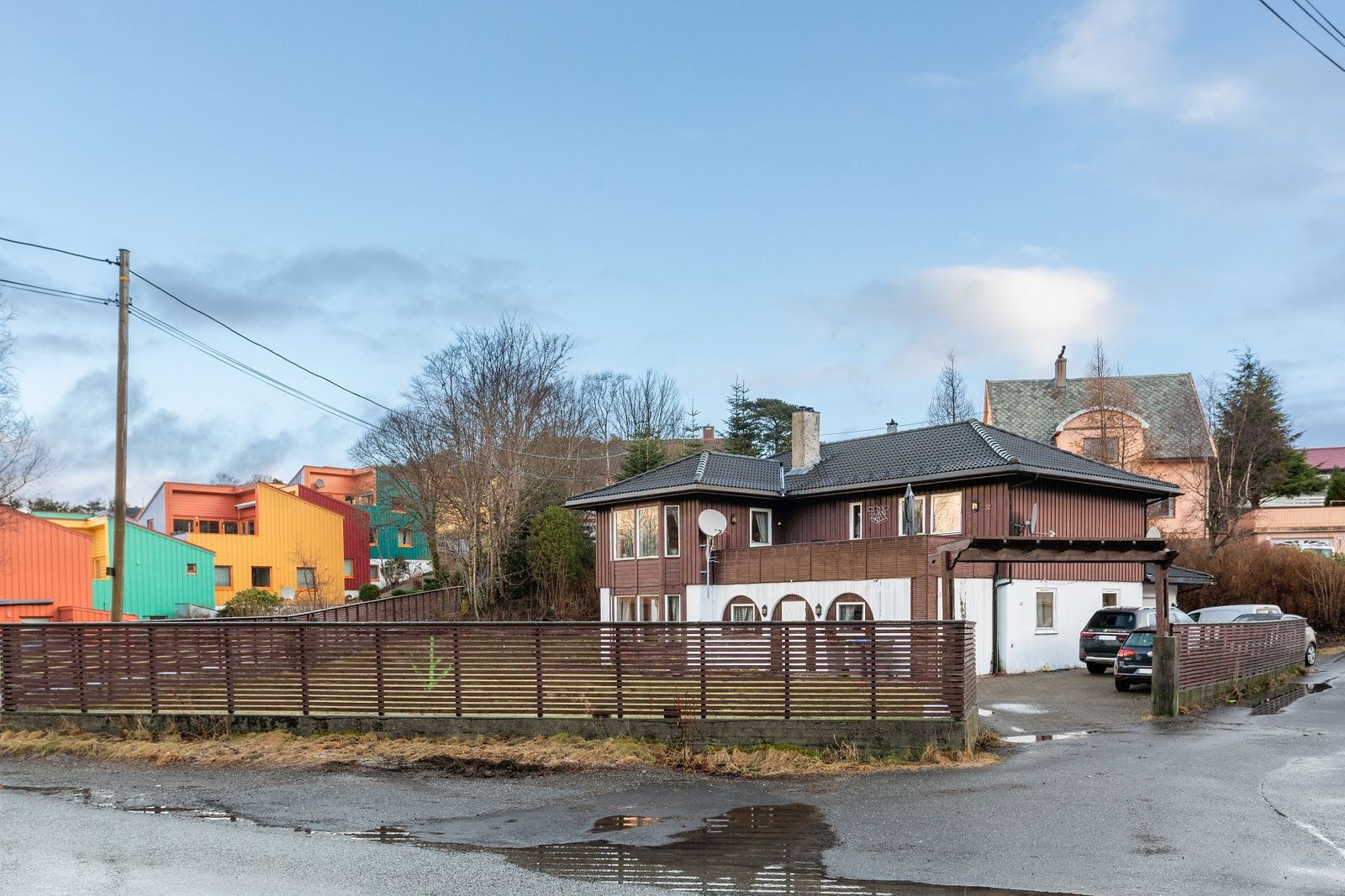 Fasade. p plass fpr 1 bil Galleribilde