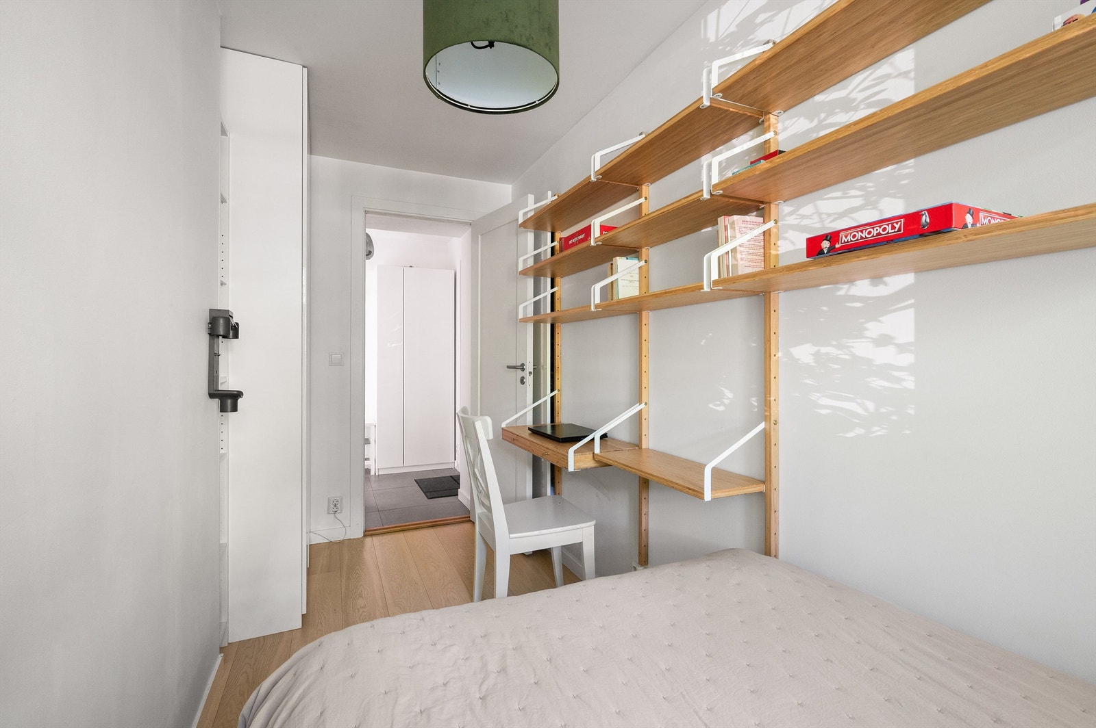 Her er det plass til seng, skrivepult og garderobeskap Galleribilde