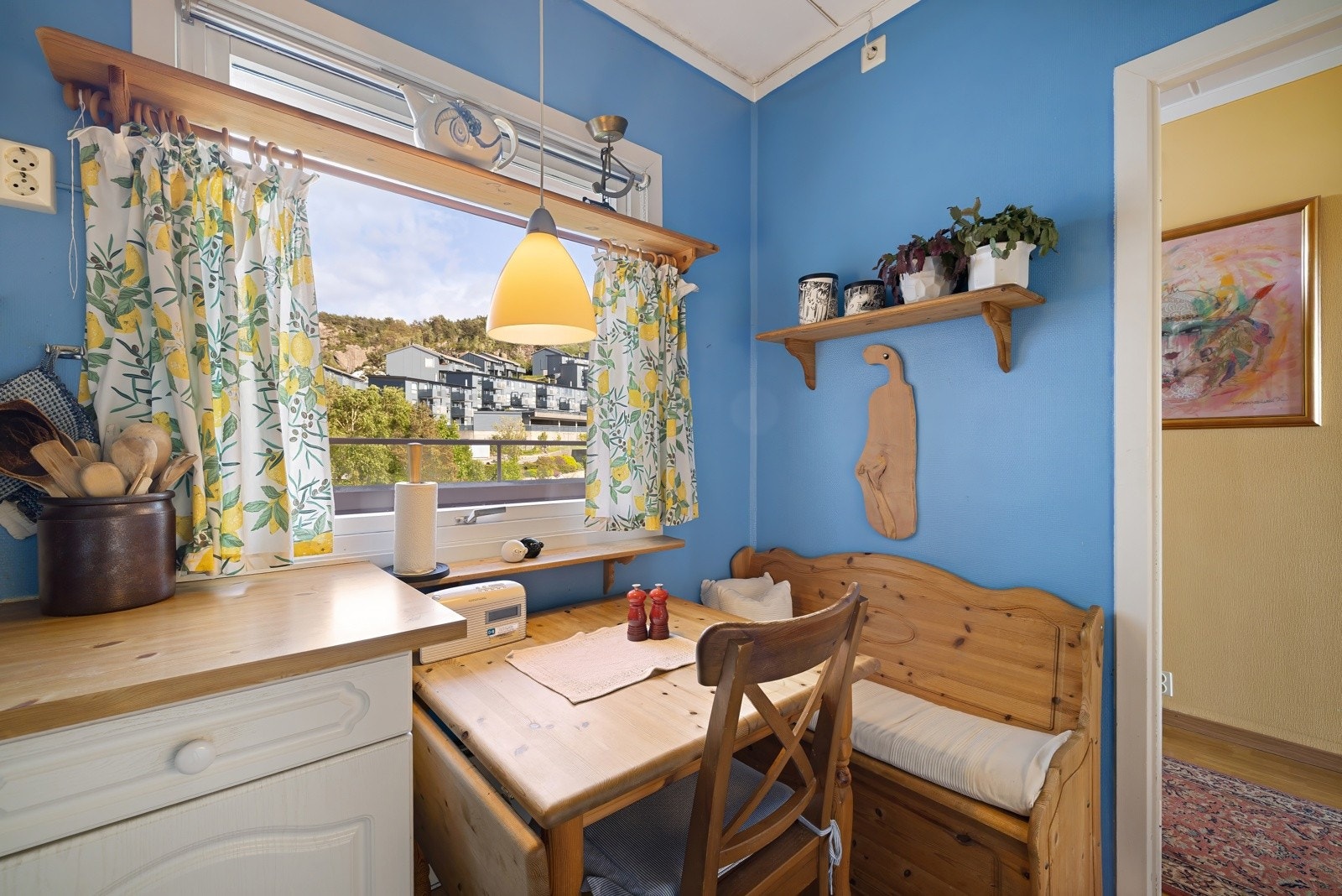 Koselig spisekrok på kjøkkenet. Galleribilde