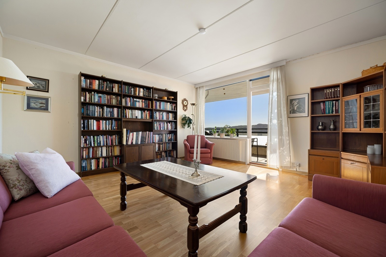 Stuen måler 21,5 kvm. Galleribilde