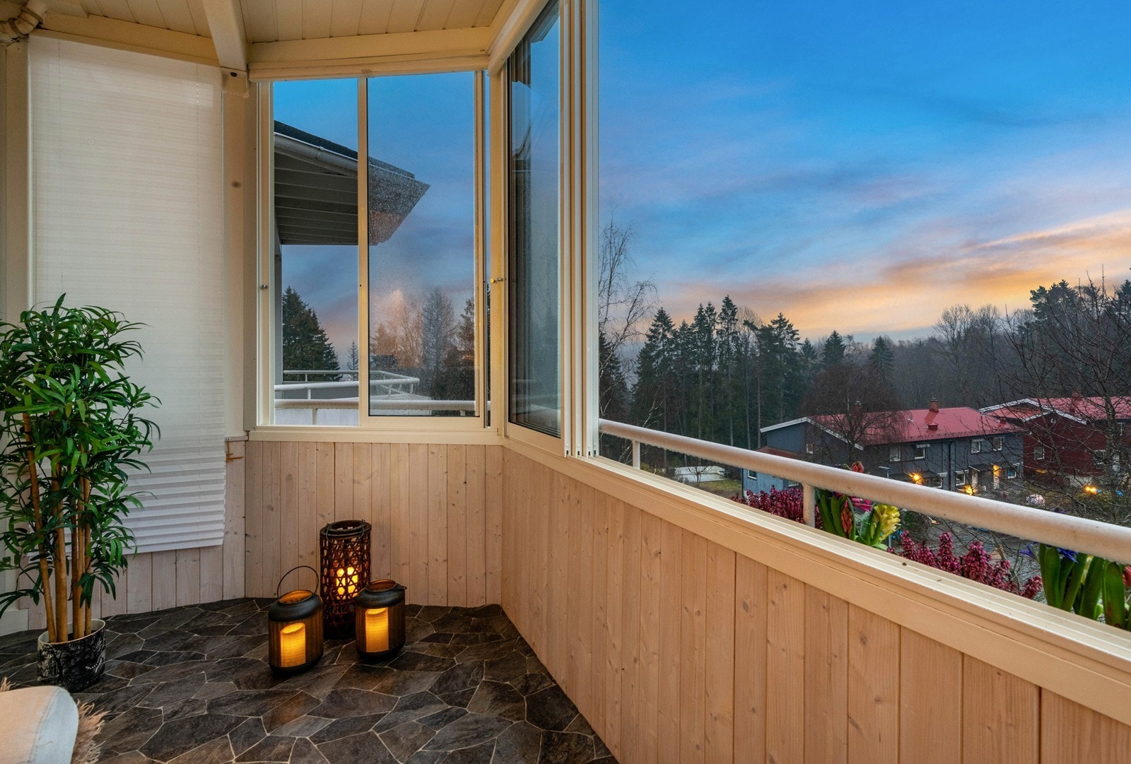 Balkongen fungere som en fin forlengelse av stuen året rundt Galleribilde
