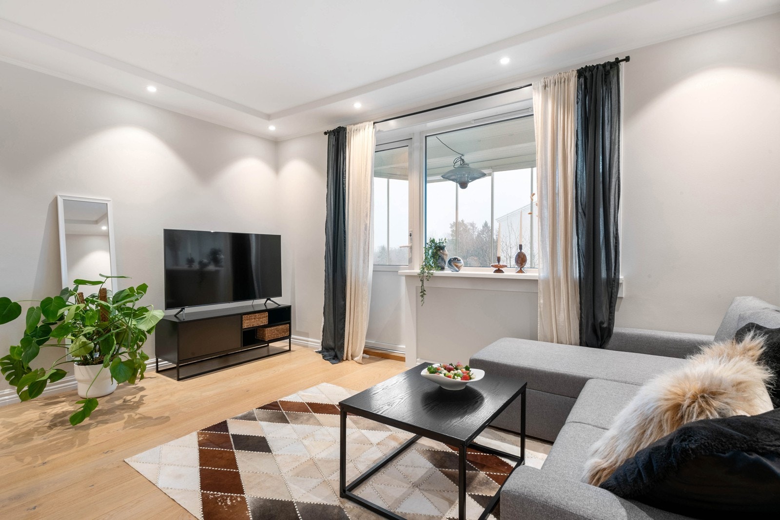 Leiligheten ligger høyt og luftig til med gode lysforhold Galleribilde