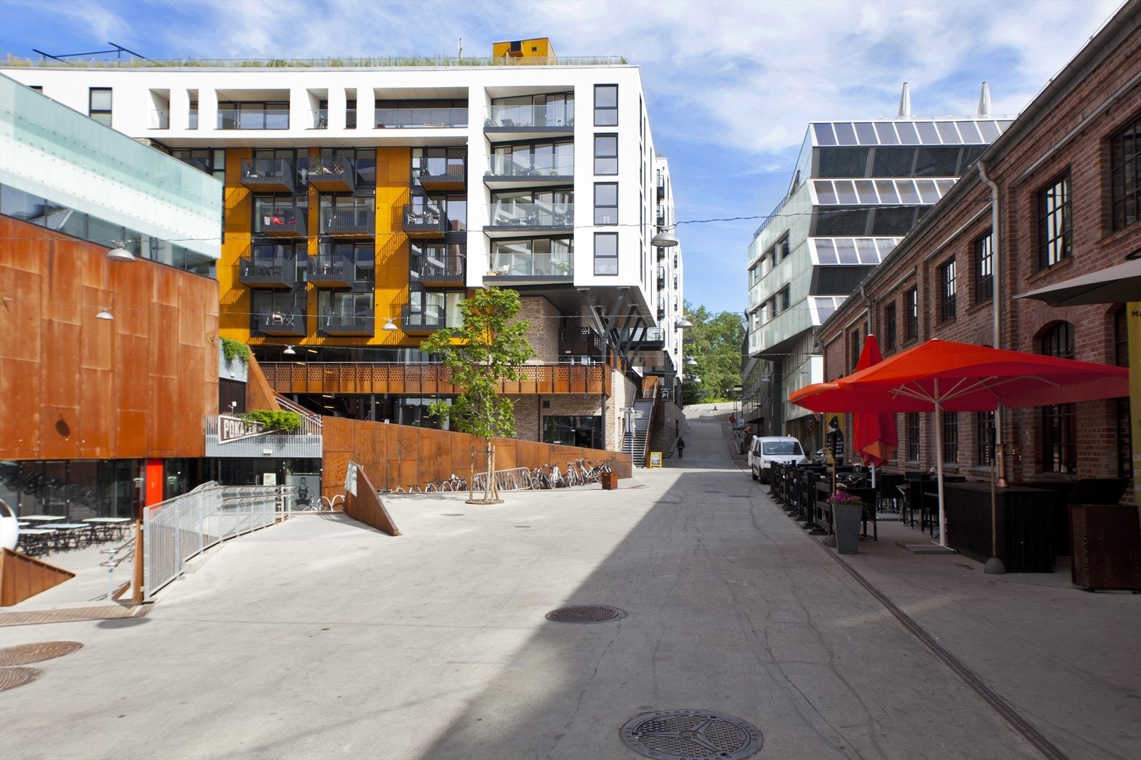 Ca. 600 meter til Vulkan, med mathall, serveringssteder m.m. Galleribilde