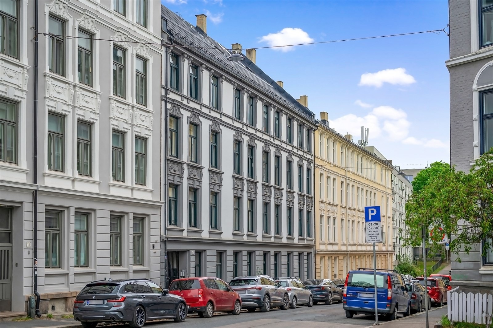 Klassisk bygård med ettertraktet beliggenhet på St.Hanshaugen. Rett ved parken, kafeer, butikker, kollektivtransport, m.m. Galleribilde