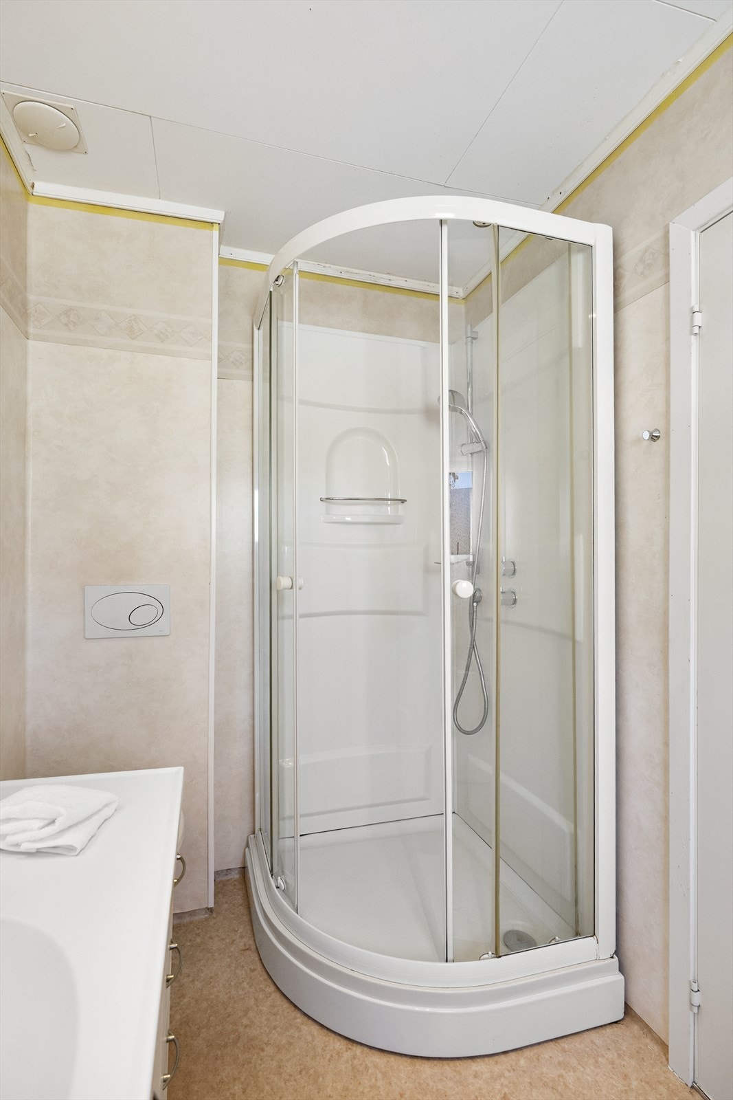 - Dusjkabinett i hjørnet - Galleribilde