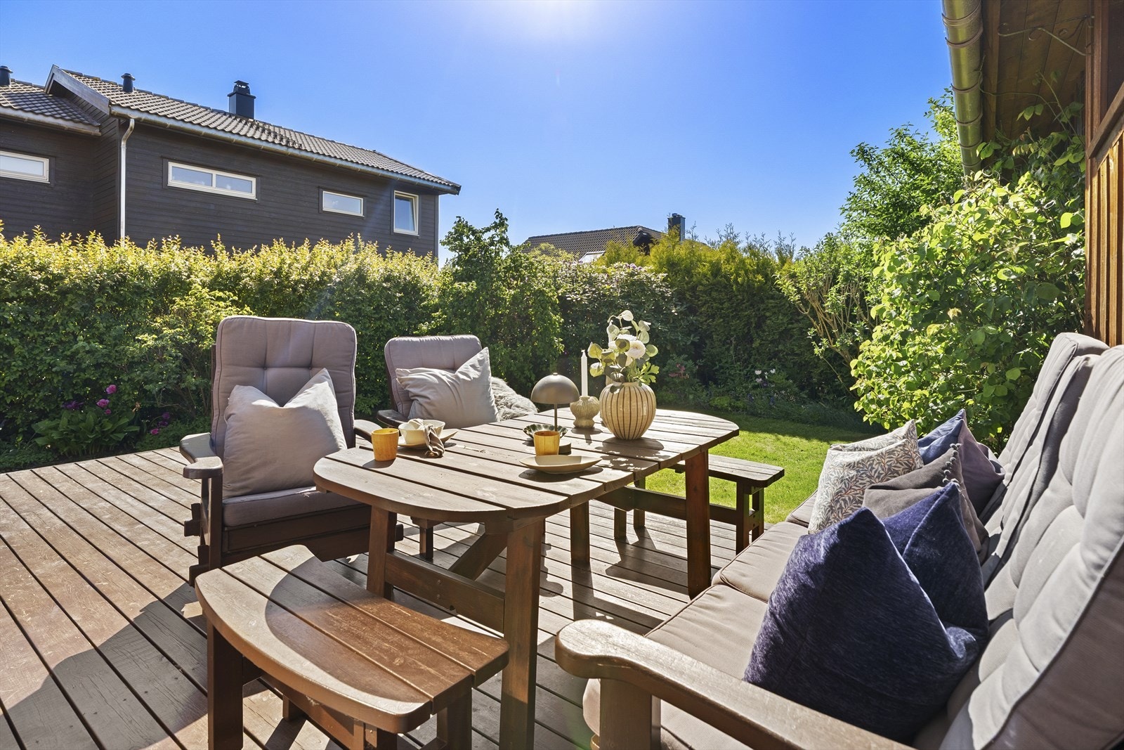 - En vakker enebolig med nydelig hage og rikelig med sol - Galleribilde