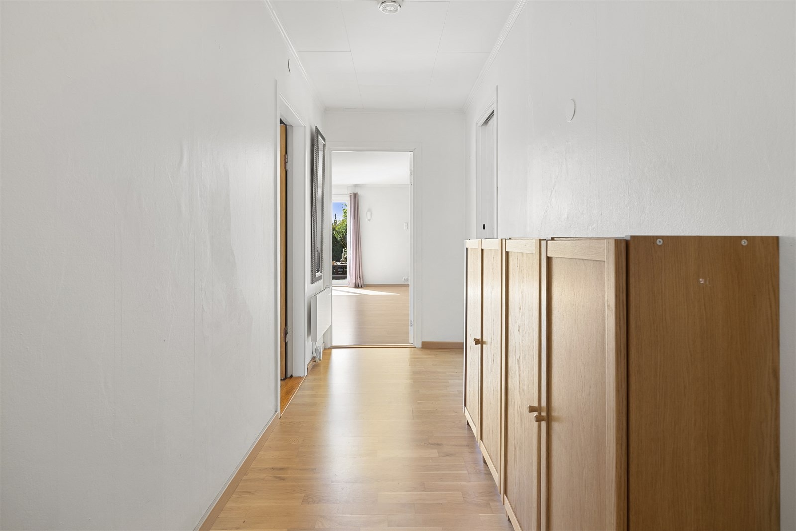 - Soverommene ligger tilbaketrukket fra stuen - Galleribilde