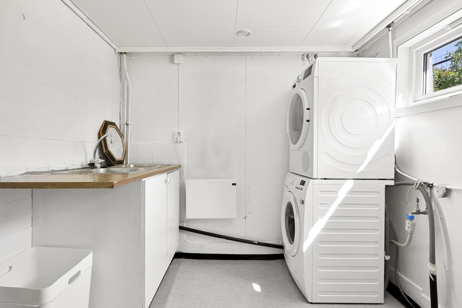 - Våtrom med opplegg til vaskemaskin og toalett - Galleribilde