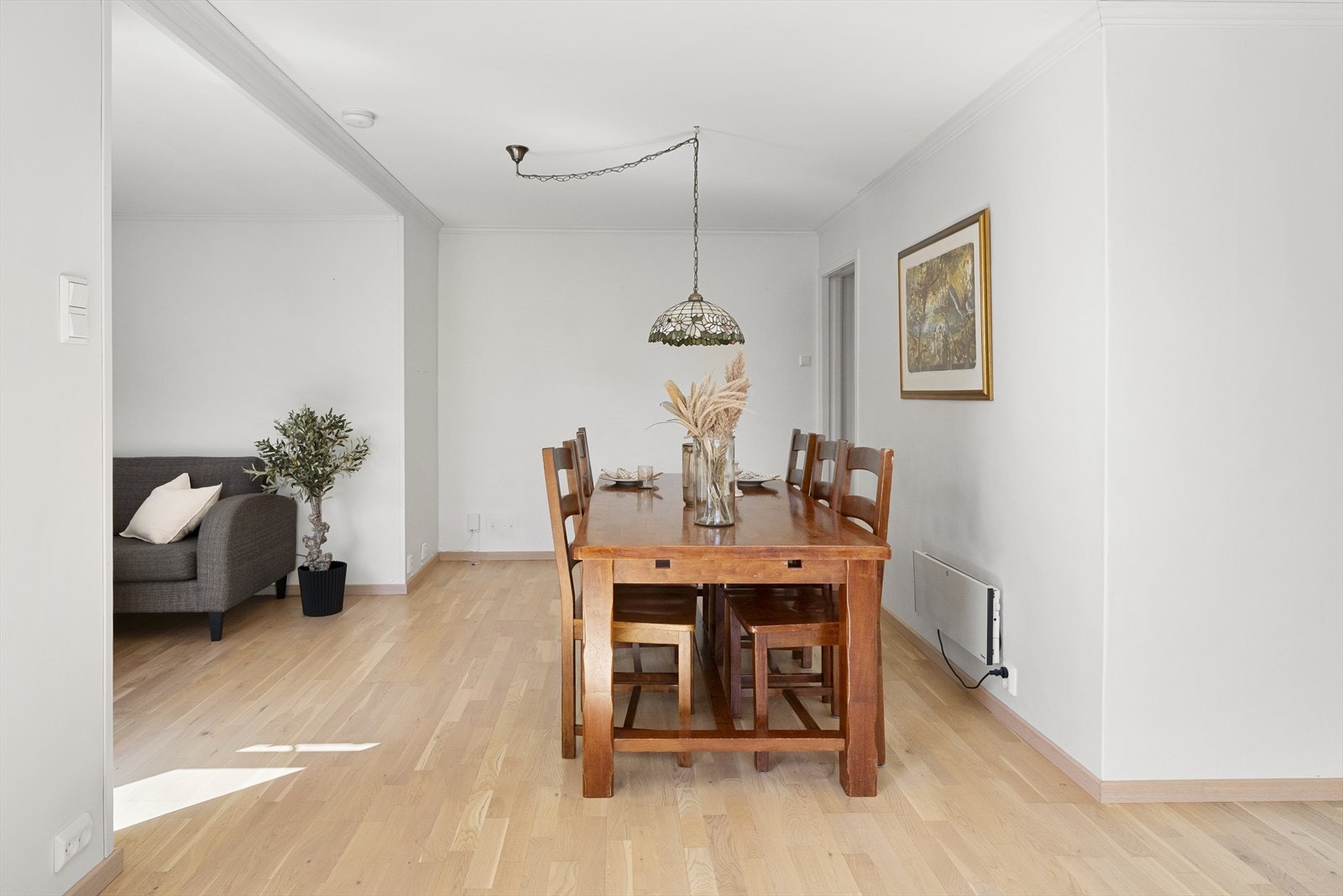 - Plass til både spisestue og flere sittegrupper - Galleribilde