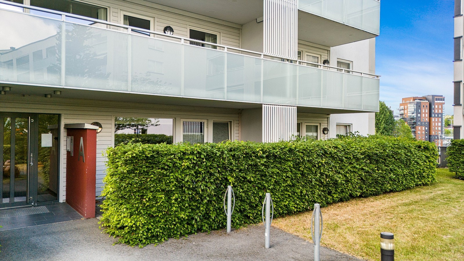 Jongsåsveien 2A ligger i rolige omgivelser, med meget sentralt beliggenhet i Sandvika. Galleribilde