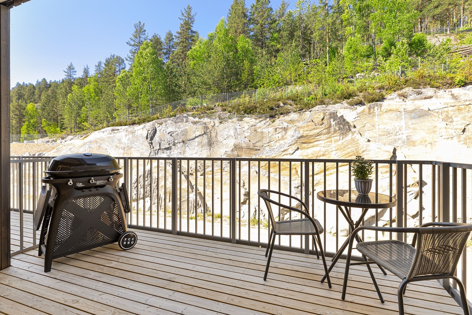 Det er 3 fine uteplasser i denne bolig Galleribilde