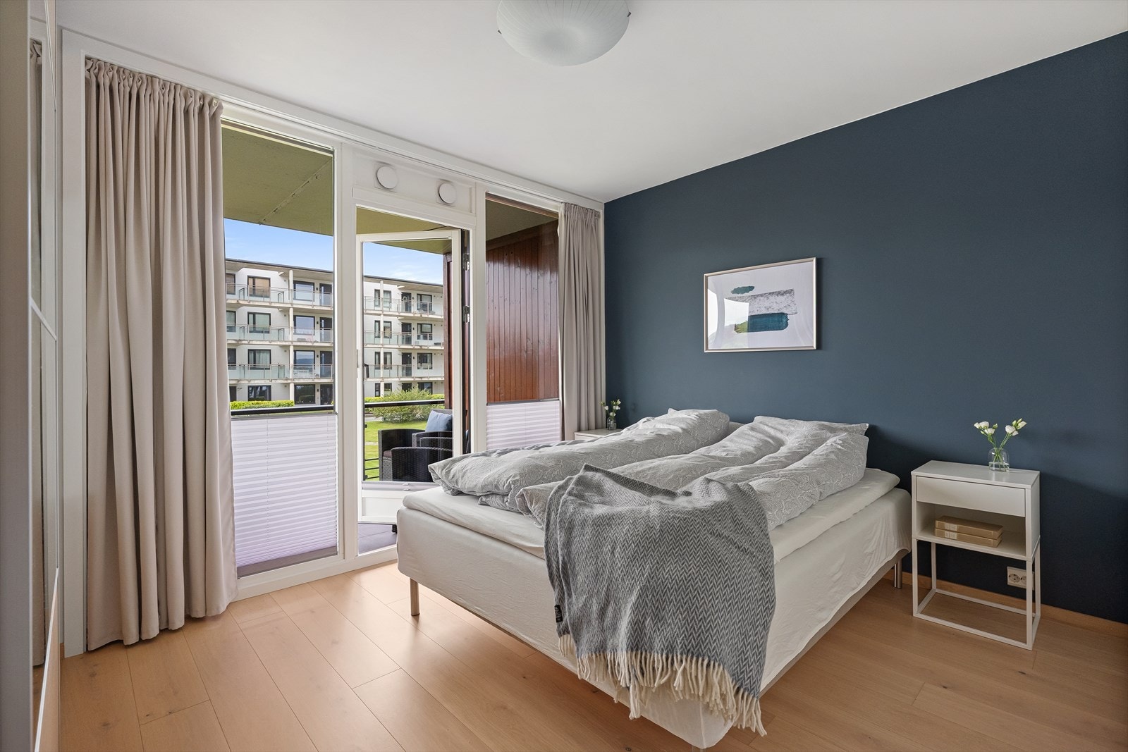 Hovedsoverom med utgang til balkongen. Galleribilde