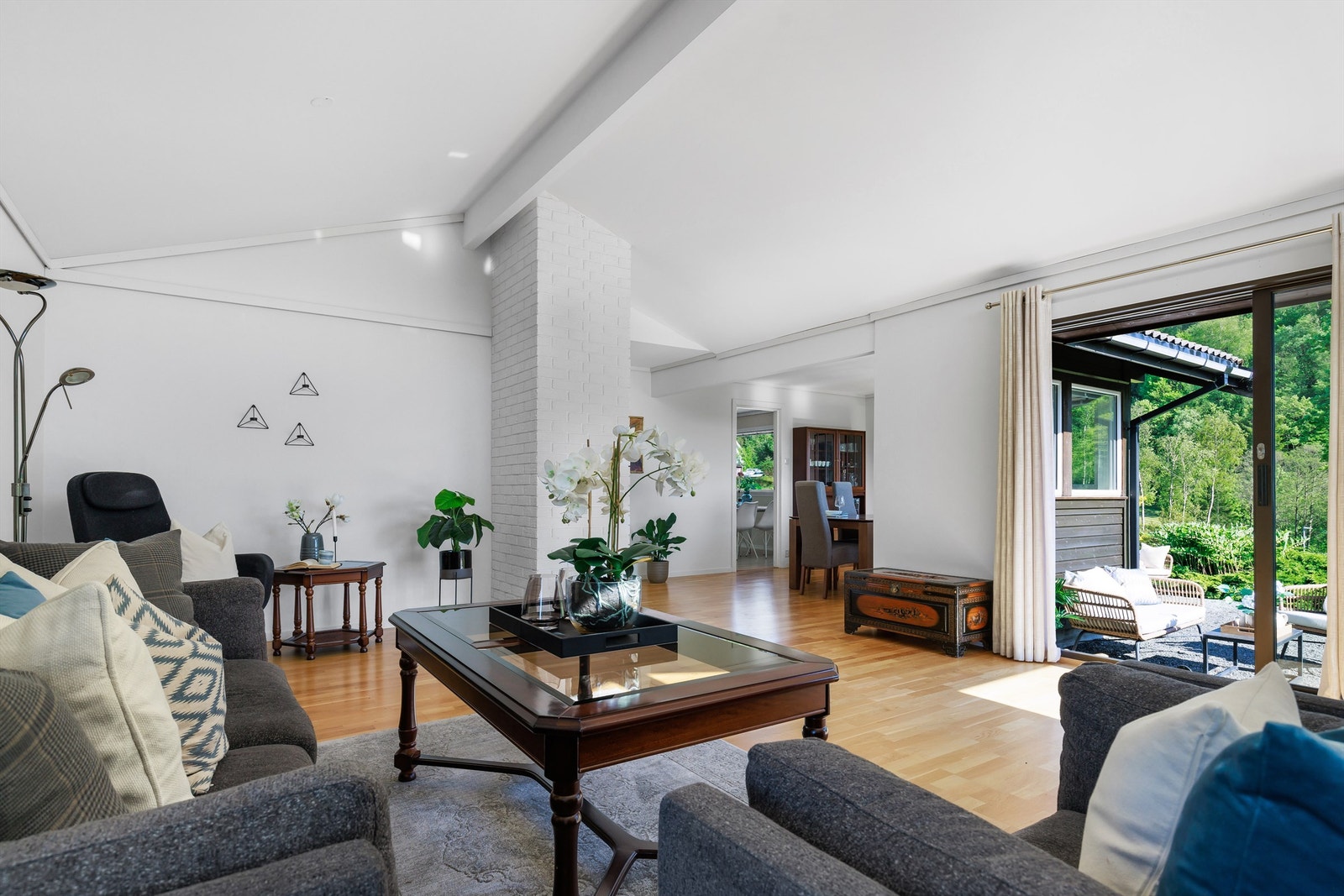 Her er det god plass til ønsket innredning i forskjellige soner. Galleribilde