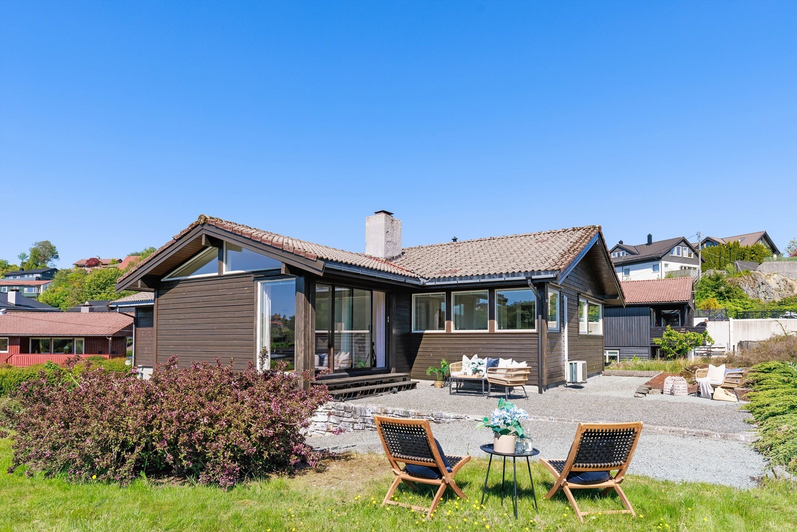 Eiendommen har de beste solforhold fra tidlig morgen til sent på kveld. Galleribilde