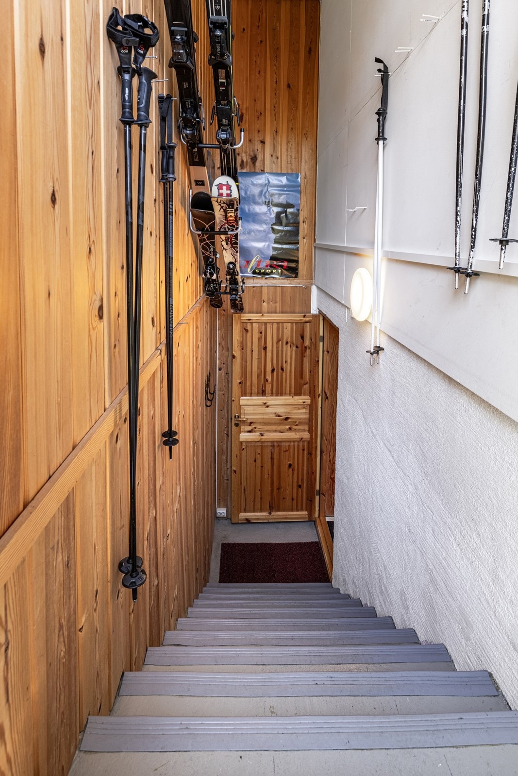 Egen inngang til innredet kjeller. Galleribilde