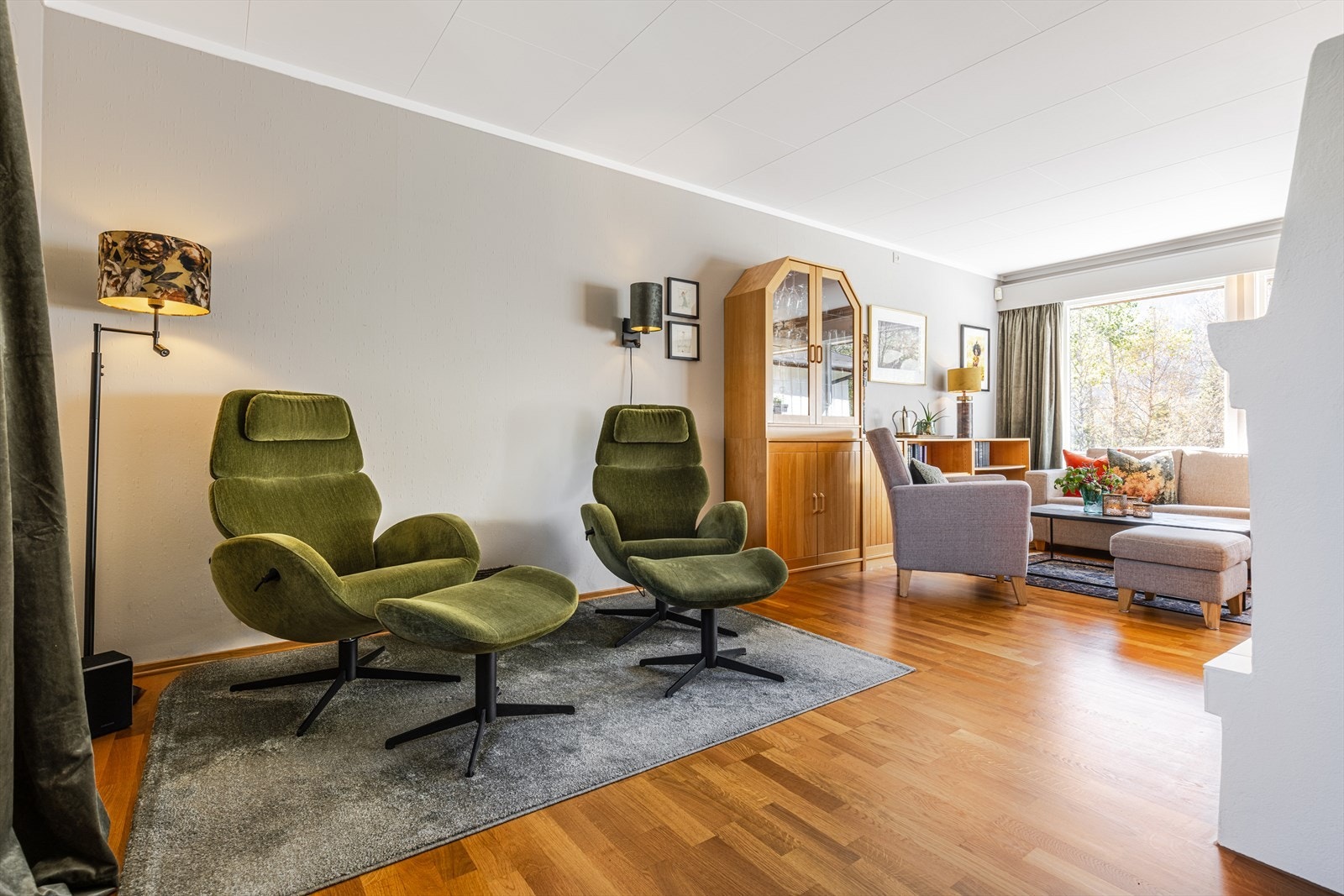 Store vindusflater gir et åpent og lyst preg. Galleribilde