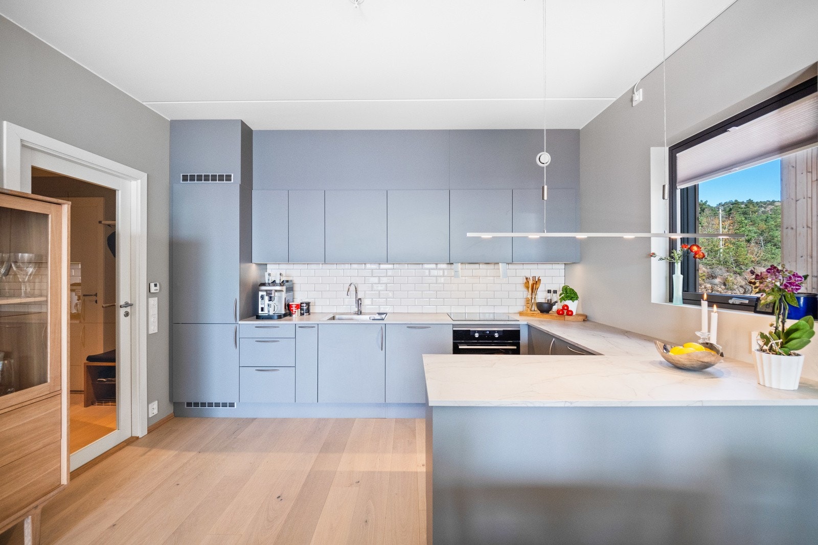 Godt med benkeplass på kjøkken Galleribilde