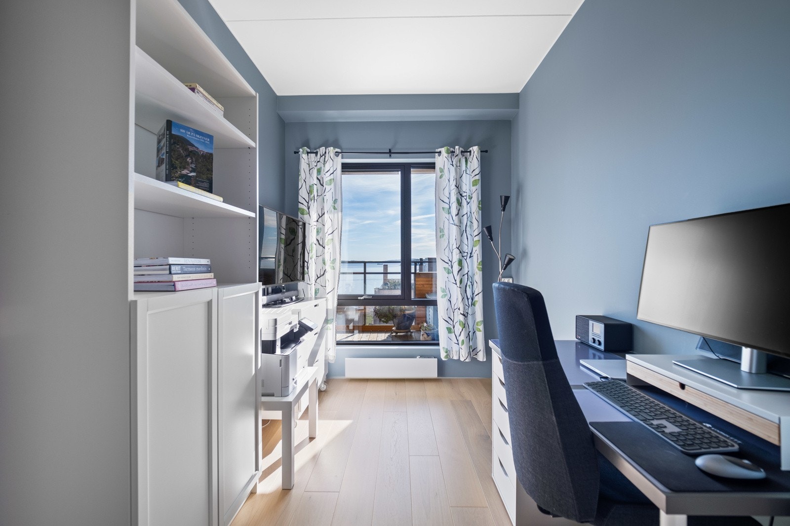 Soverom 2 har utsikt til sjøen Galleribilde