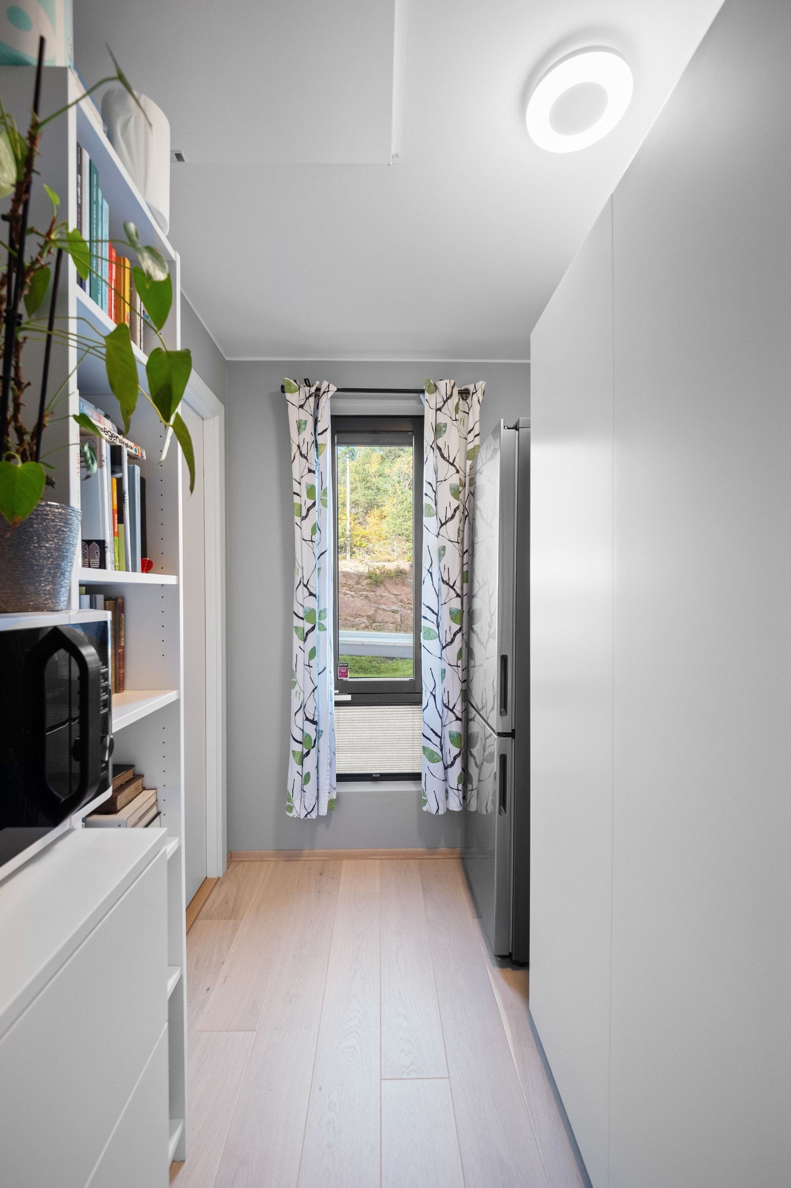 På hovedsommerommet er det eget walk-in closet Galleribilde