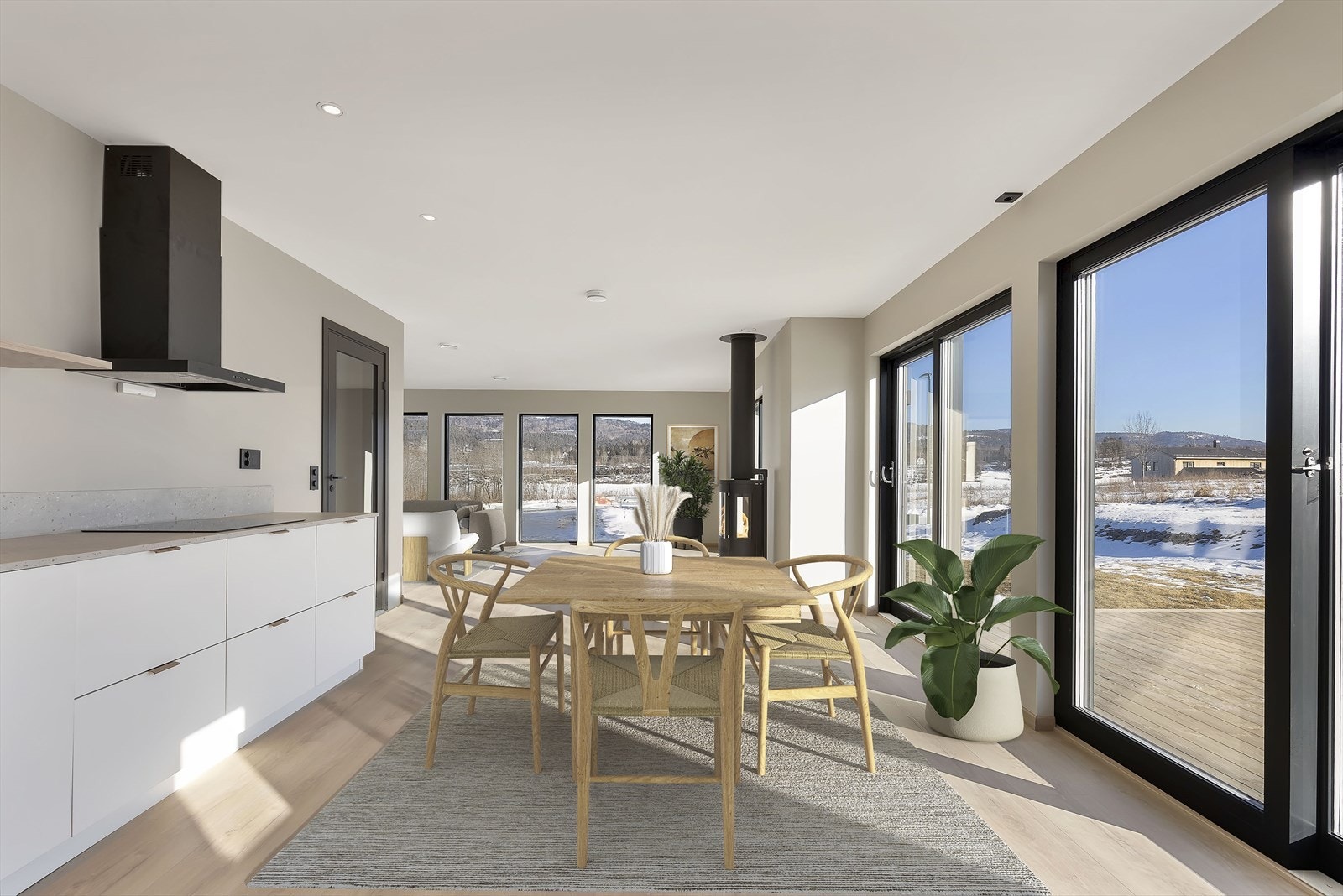 Fra kjøkkenet mot terrassen er det to store skyvedører - Bildet er digitalt møblert Galleribilde