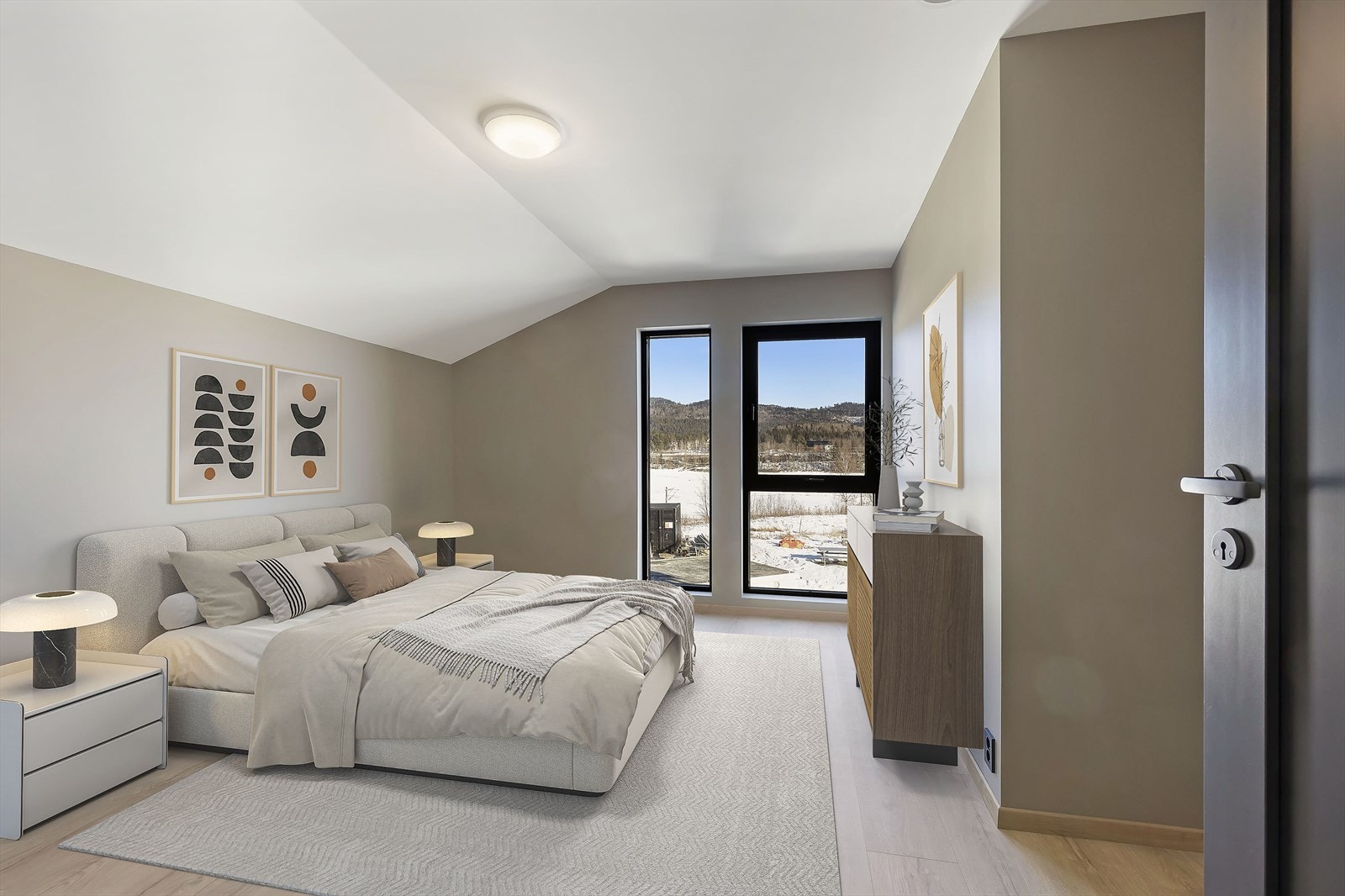 Alle de fire soverommene er romslige - her hovedsoverom (cirka 15,5kvm) - Bildet er digitalt møblert Galleribilde