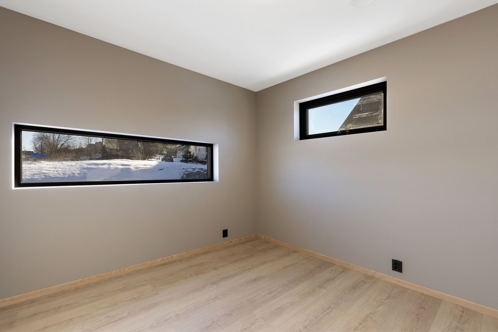 Innenfor kjøkkenet er det et soverom/kontor Galleribilde