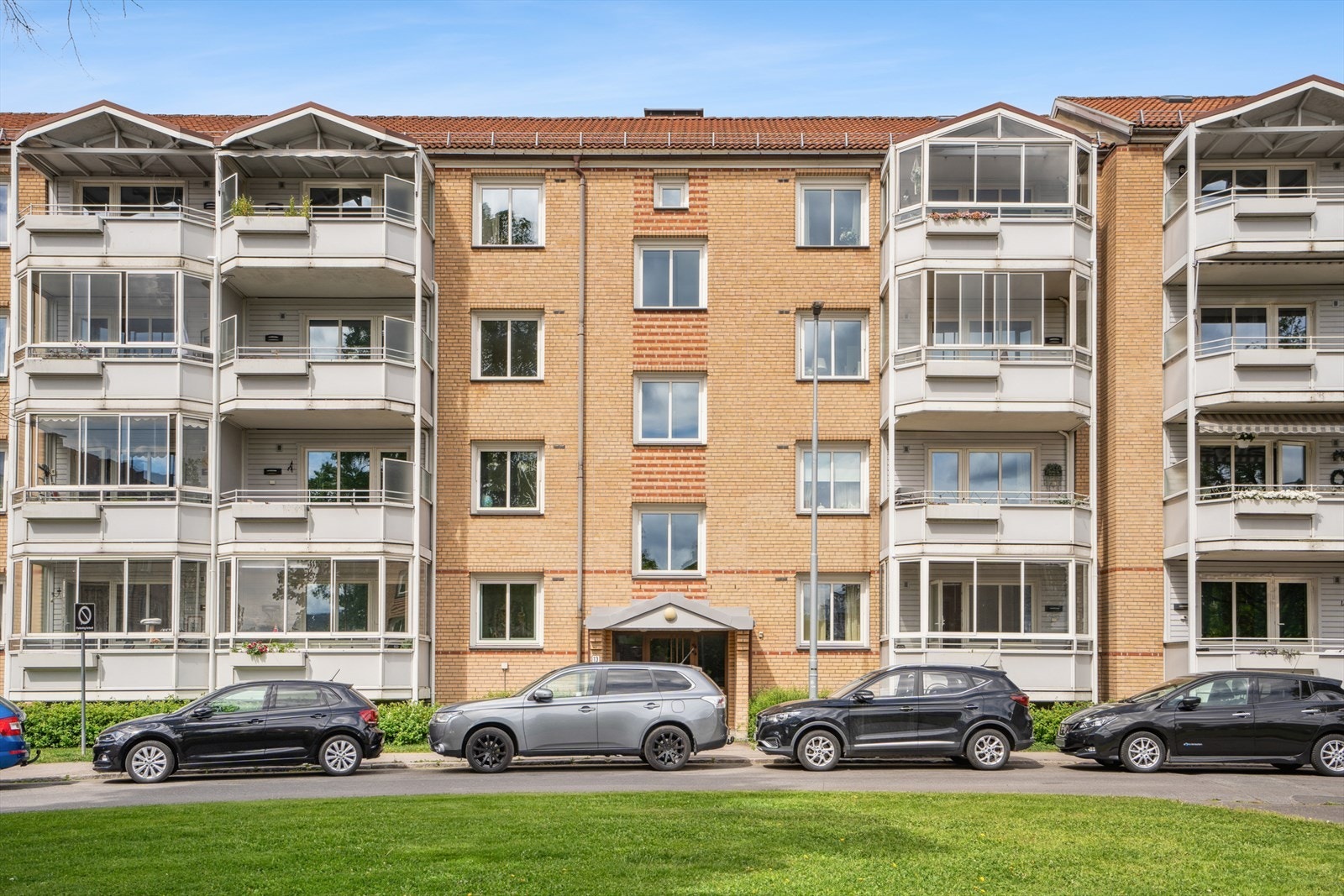 Akerli Borettslag består av 406 andelsleiligheter og har en god vedlikeholdshistorikk. Fellesområdene er pent opparbeidet til glede for beboerne. Galleribilde