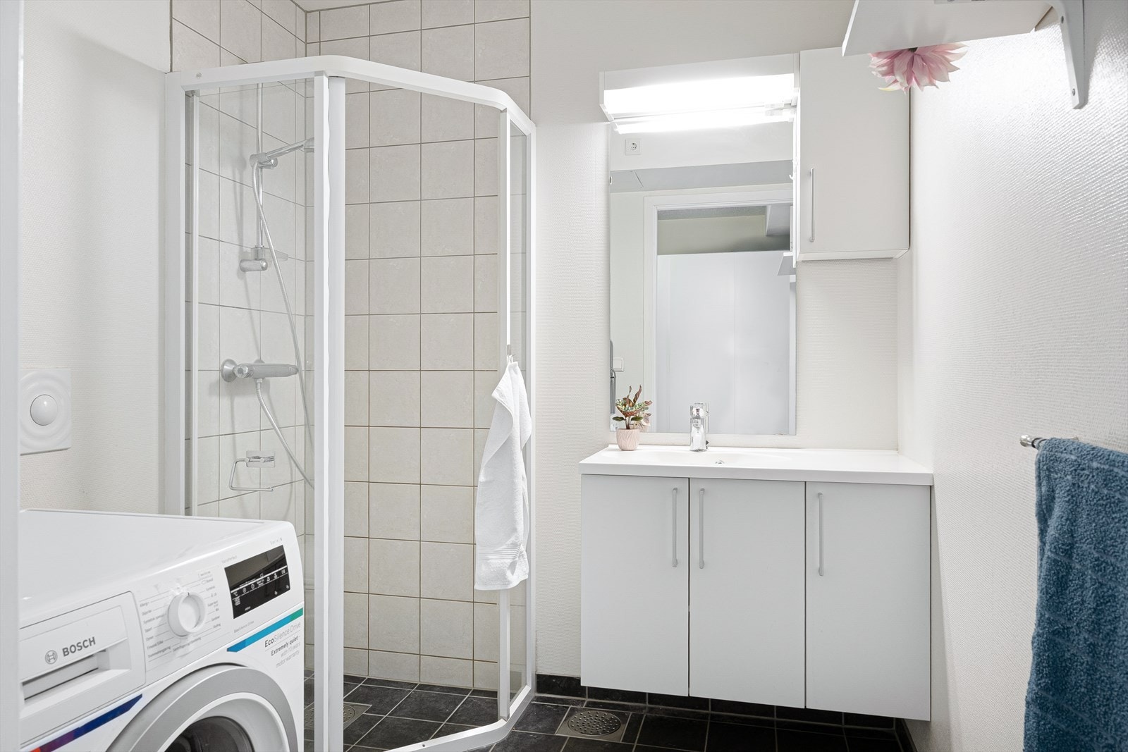 Flislagt bad med varmekabler i gulv. Galleribilde