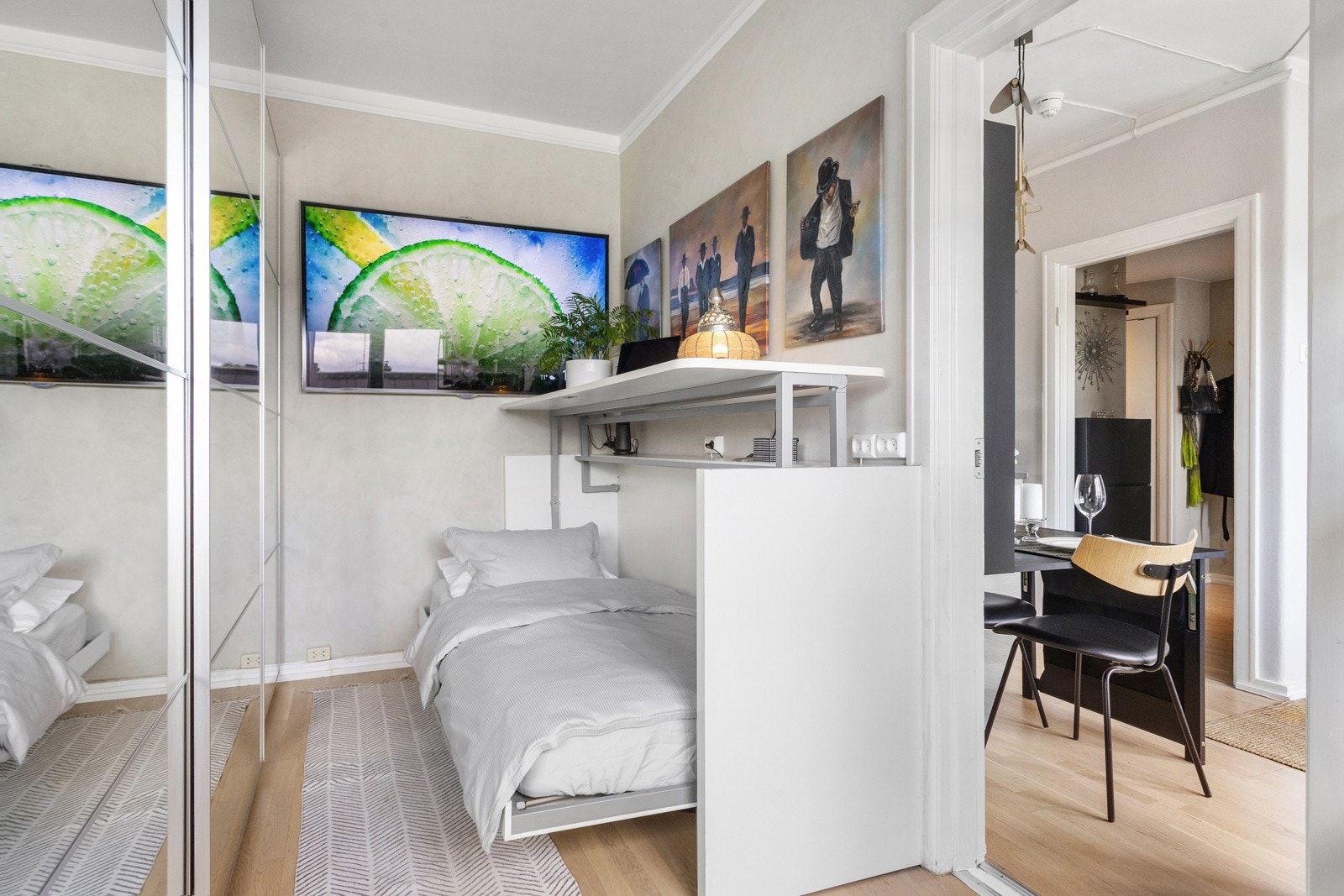 Soverom II er innredet med skapseng, en praktisk detalj som gir rommet flere bruksmuligheter på en og samme tid Galleribilde