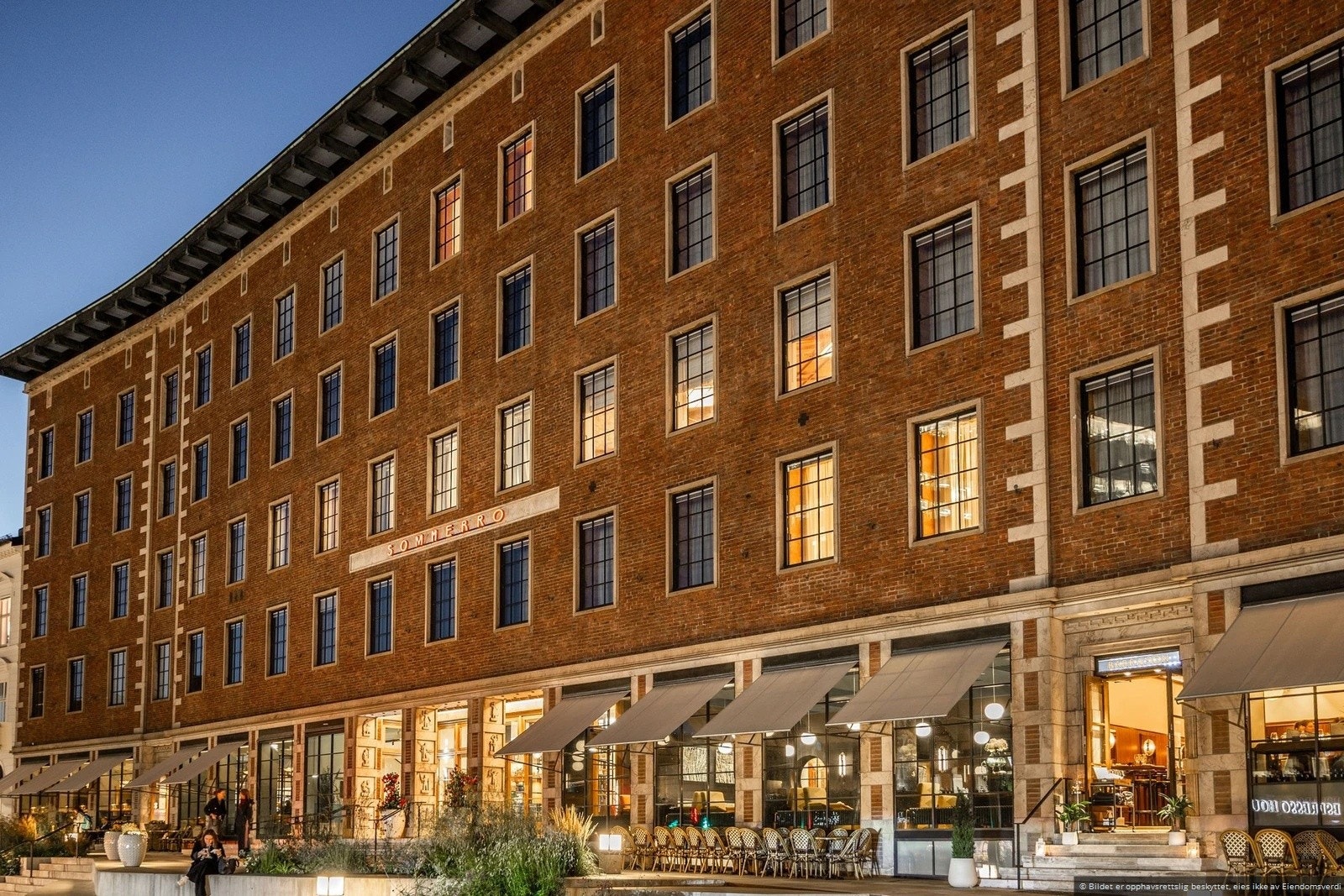 Et nytt nabolagskvartal er skapt på Solli Plass, i utbyggingen av Sommerrokvartalet. Prosjektet omfattet hele kvartalet, og rommer et nytt nabolagshotell, flere serveringssteder og en kulturscene Galleribilde