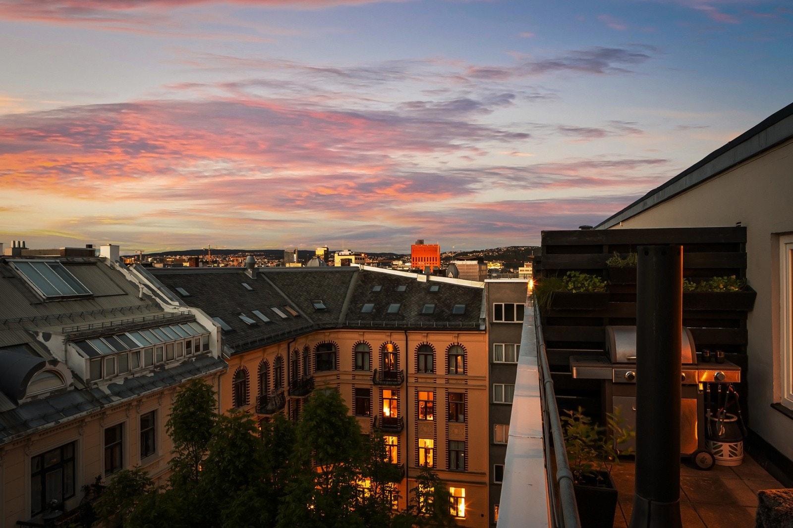 Privat takterrasse på 16 kvm med fin utsikt over nærområdet Galleribilde