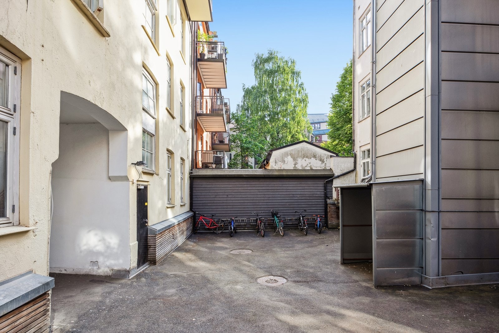 Bakgård med sykkelparkering! Galleribilde