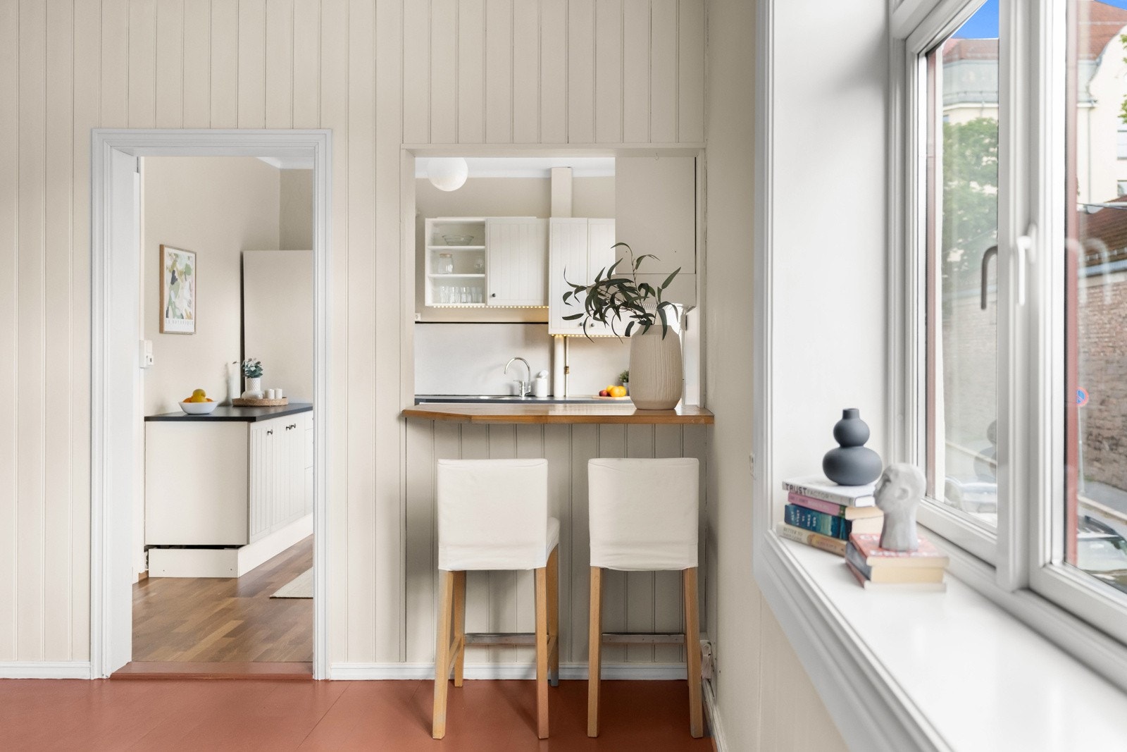 Åpning mellom kjøkkenet og stuen. Galleribilde