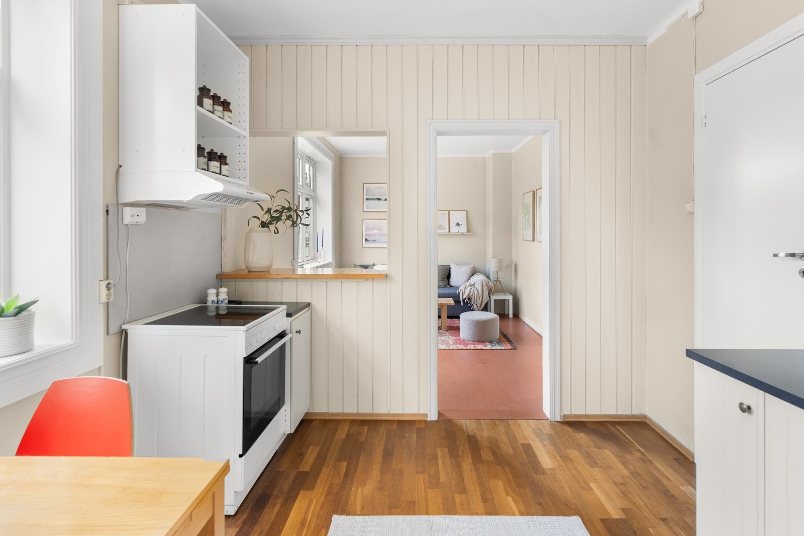 Fra kjøkken mot stue. Galleribilde