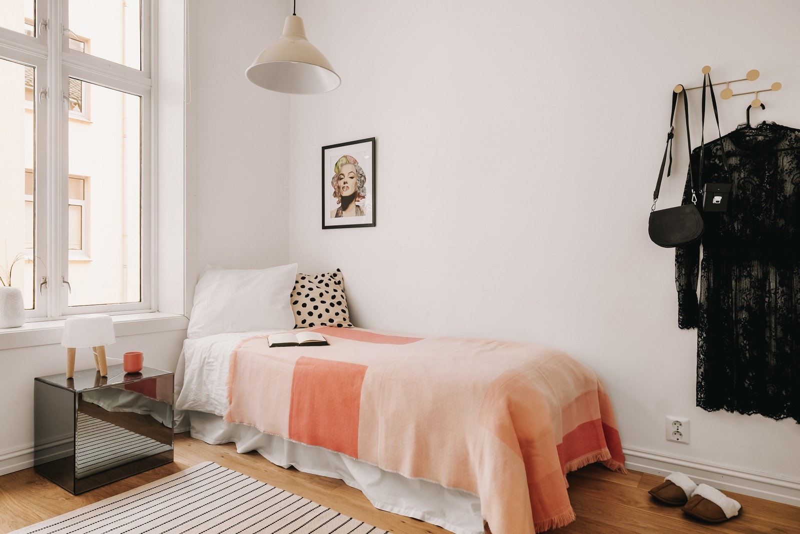 Det andre soverommet egner seg like godt som barnerom, gjesterom eller hjemmekontor. Galleribilde