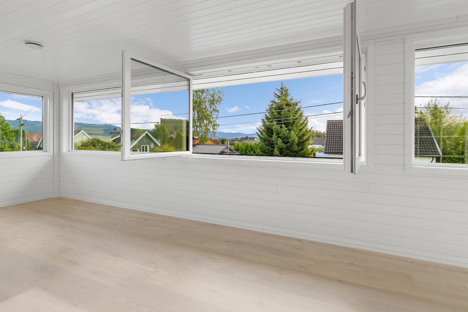 Terrassen i andre etasje er fullisolert med nye trippelglassvinduer fra Fjerdingstad. Galleribilde