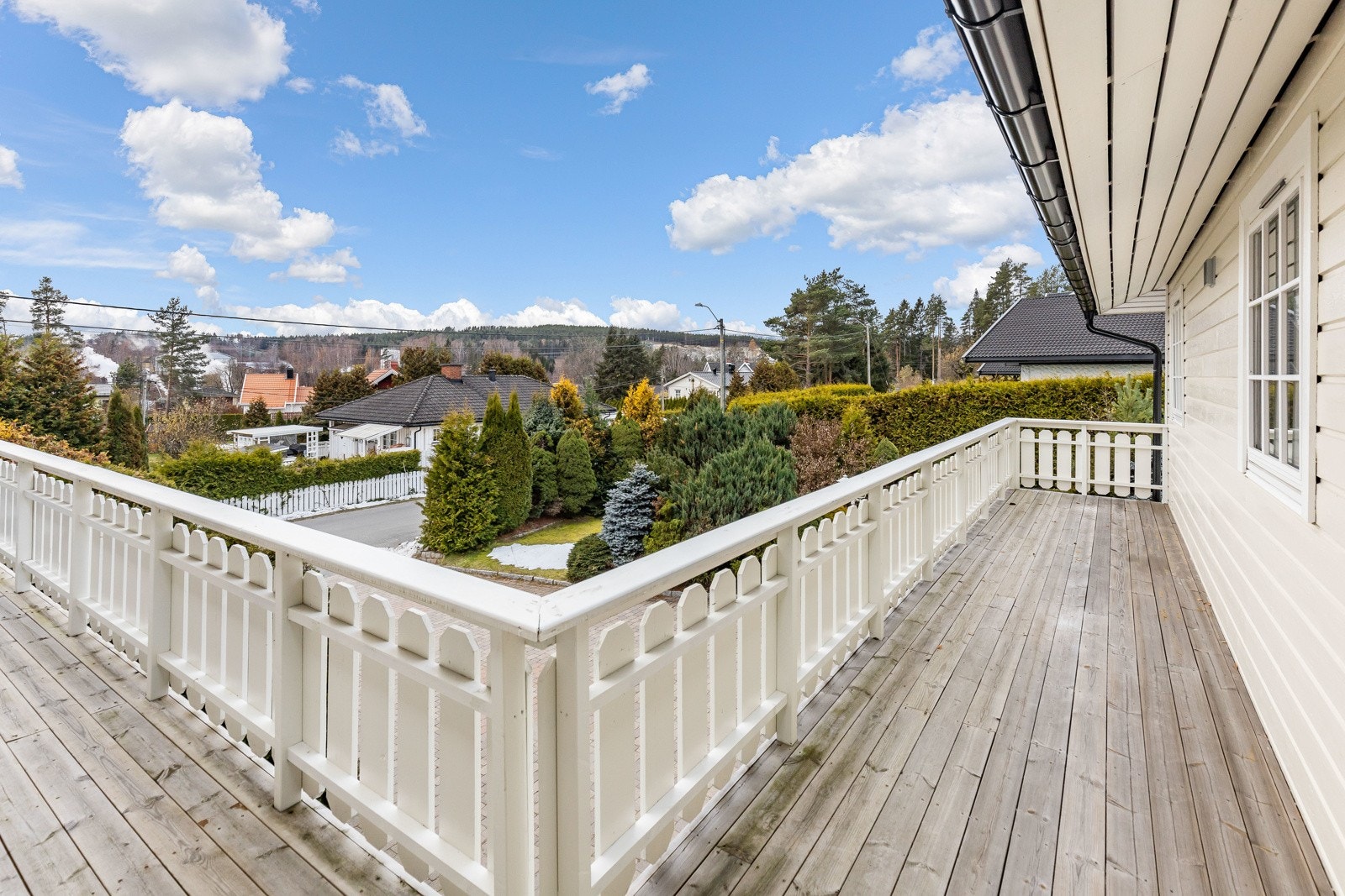 Sørvendt terrasse for utleiedelen med sol hele dagen. Galleribilde