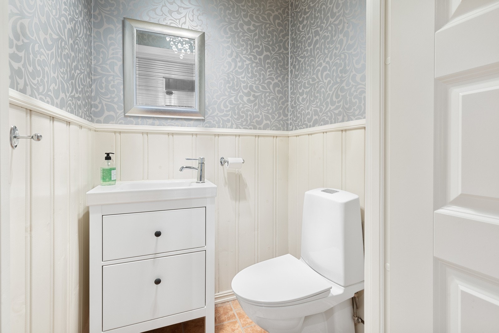 Gjestetoalett ved inngangspartiet i 1 etasje. Galleribilde