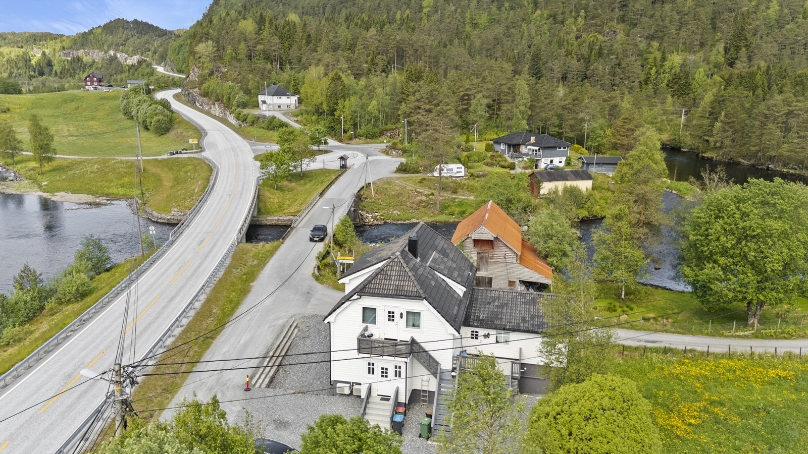 Busstopp like ved Galleribilde