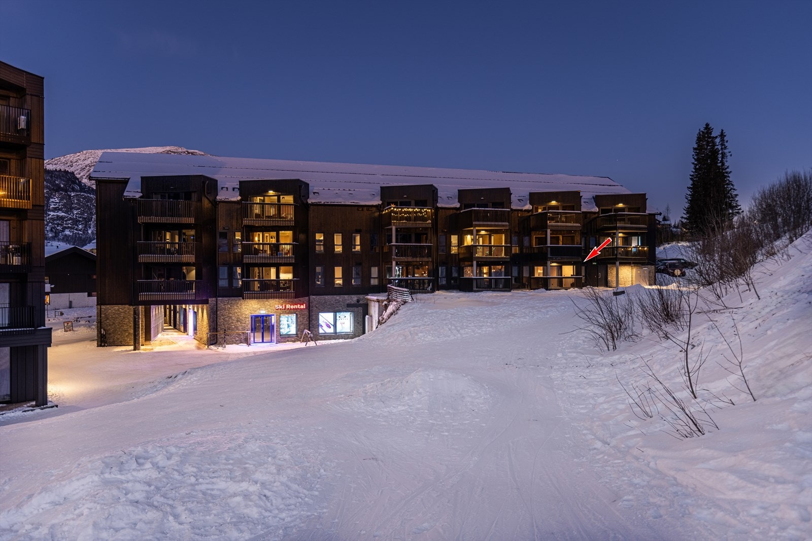 Hyggelig ski og gangvei til flere fasiliteter som ligger et snøballkast fra leiligheten! Galleribilde