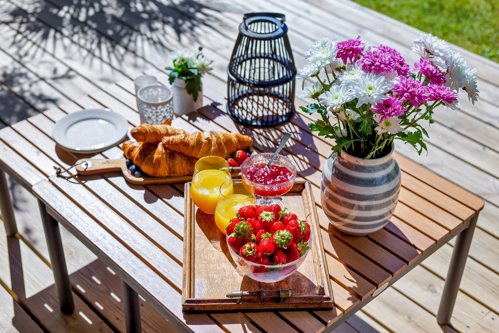 Sommerstemning på terrassen. Galleribilde