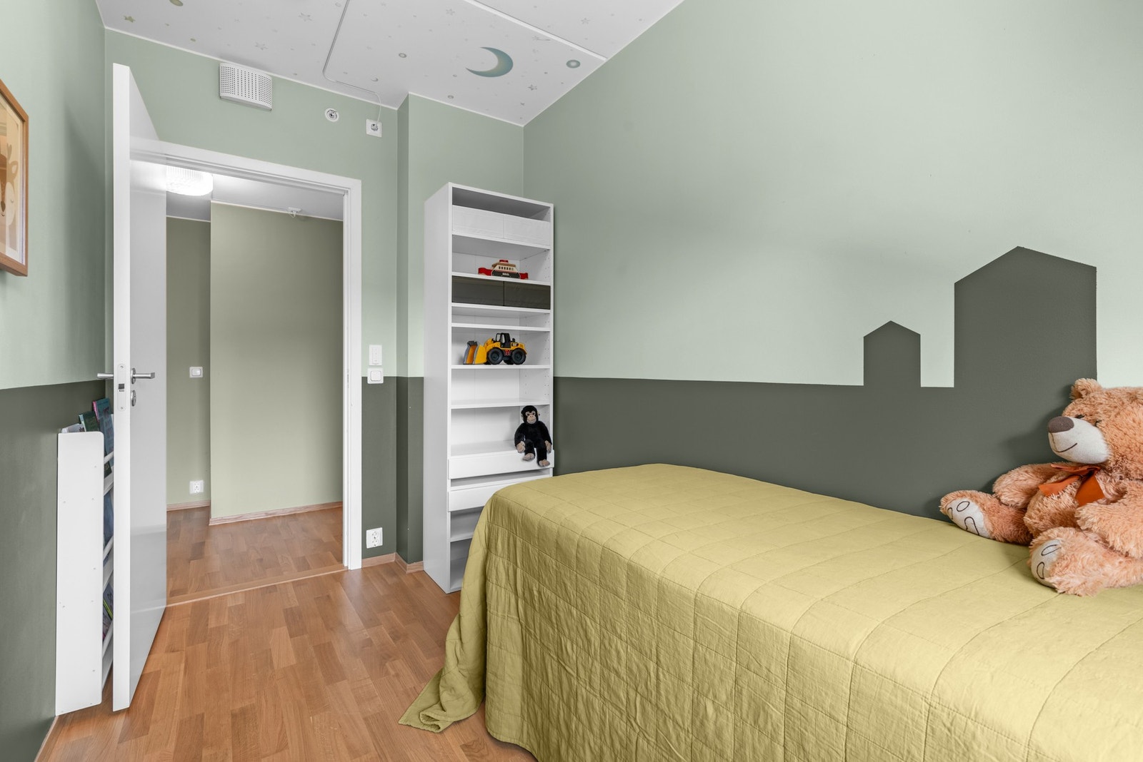 Dette rommet fungerer ypperlig som f.eks. barnerom, gjesterom og/eller kontor. Galleribilde