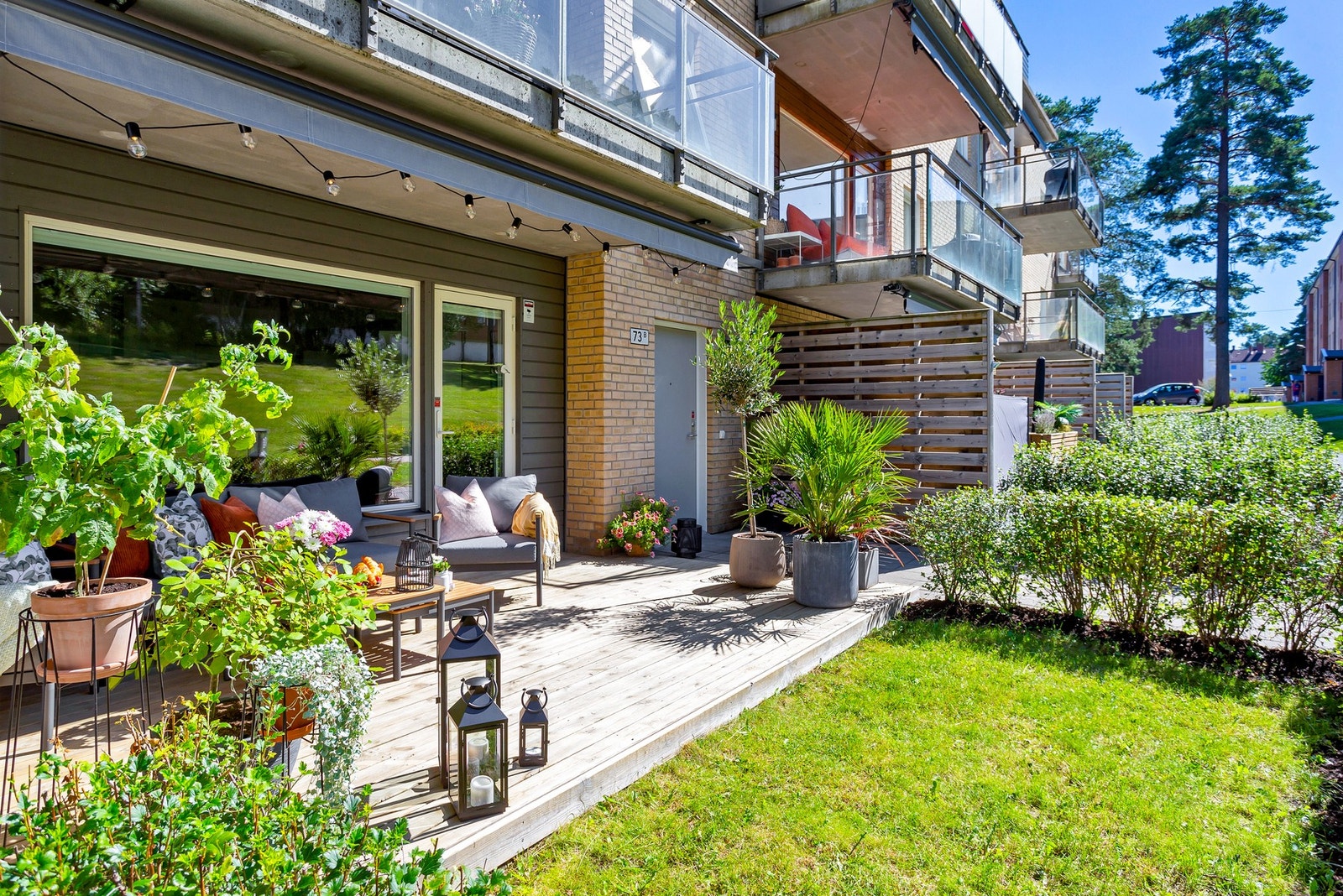 Leiligheten har to flotte terrasser; denne mot vest på ca. 16,5 kvm, samt en mot øst på ca. 17,5 kvm. Galleribilde