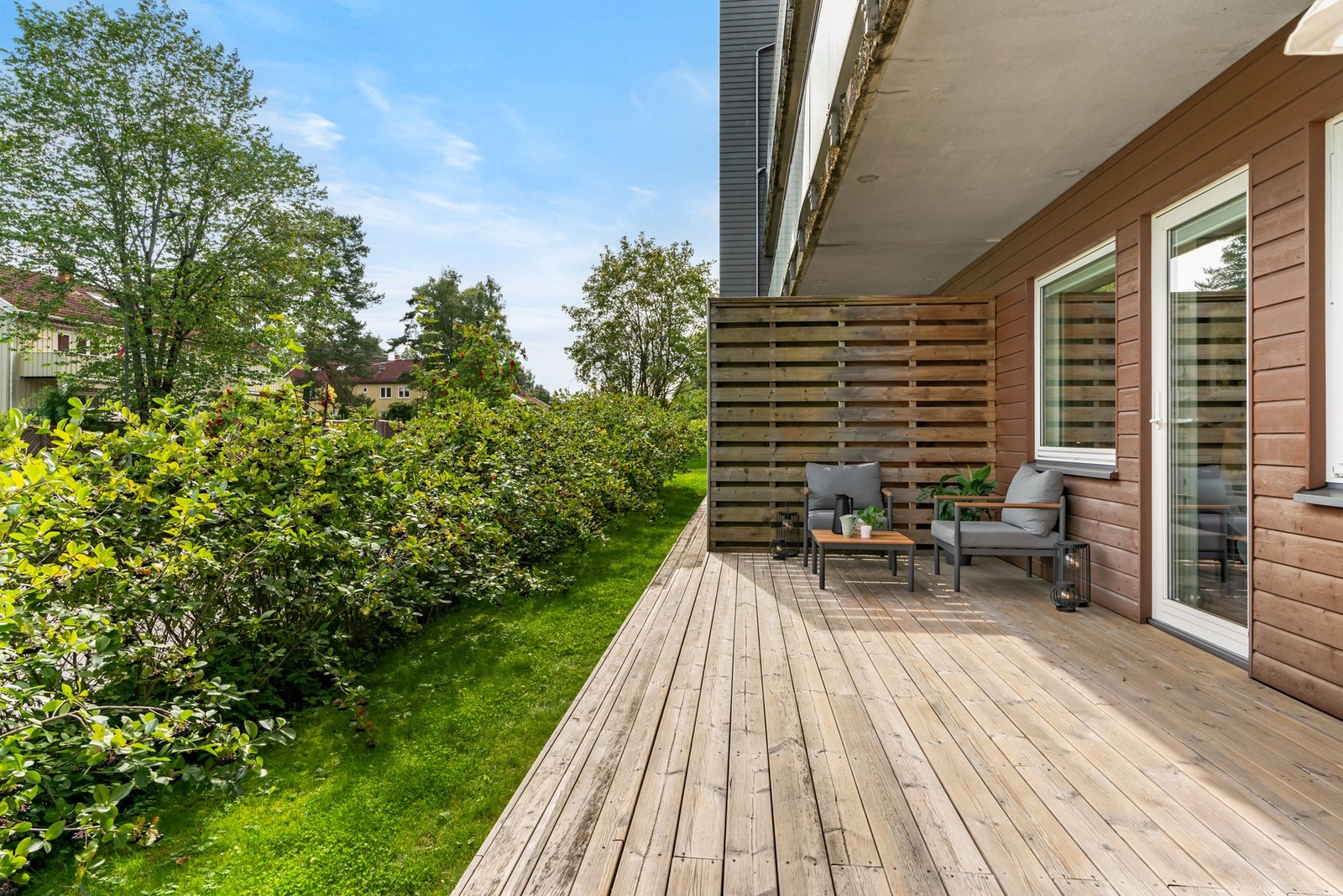 Fra hovedsoverommet er det utgang til en østvendt terrasse på ca. 17,5 kvm. Galleribilde