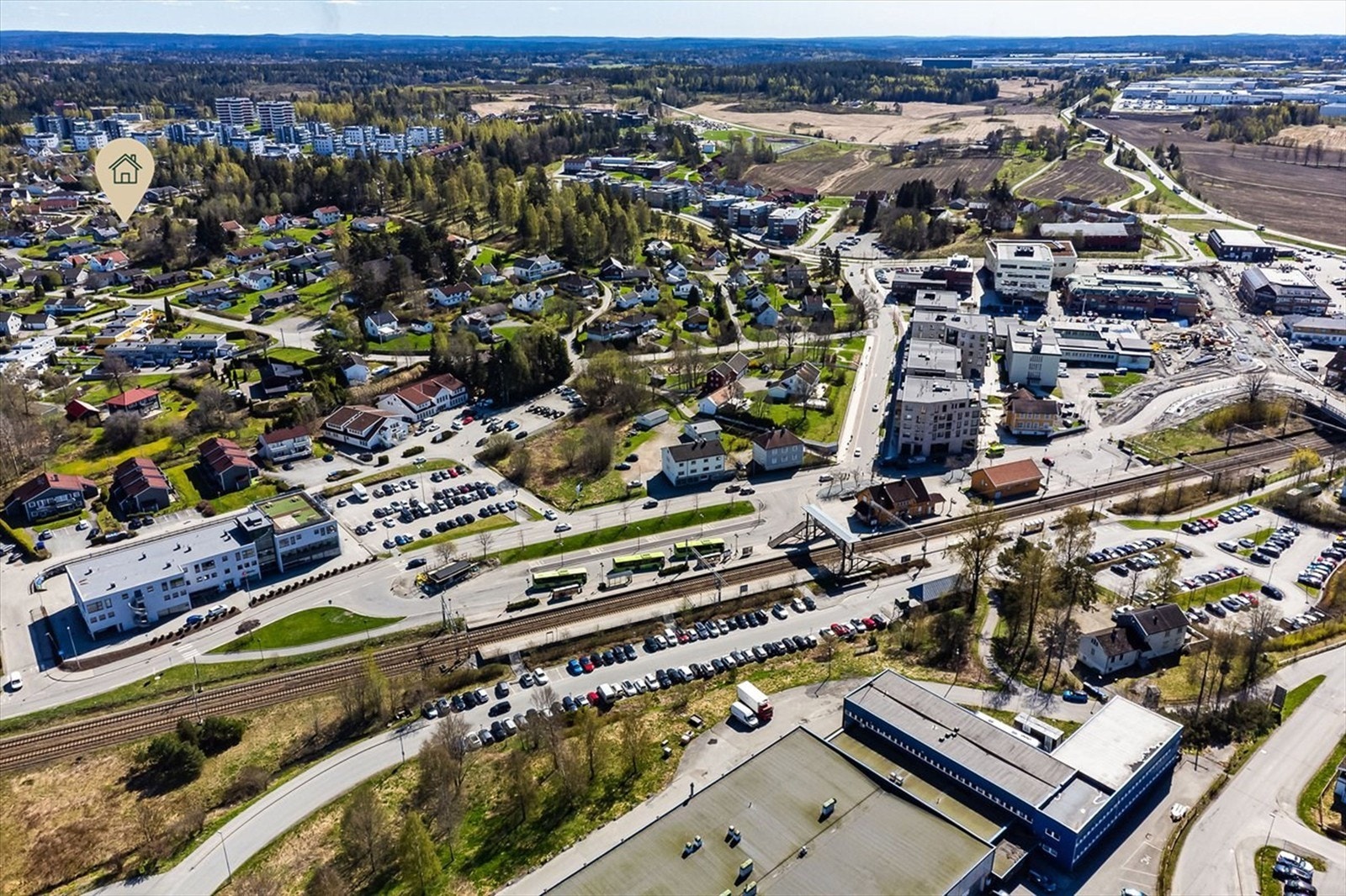 Tog mellom Vestby og Oslo S tar kun 24 minutter. Til stasjon er det 10 min. gange/5 min. med sykkel. Galleribilde