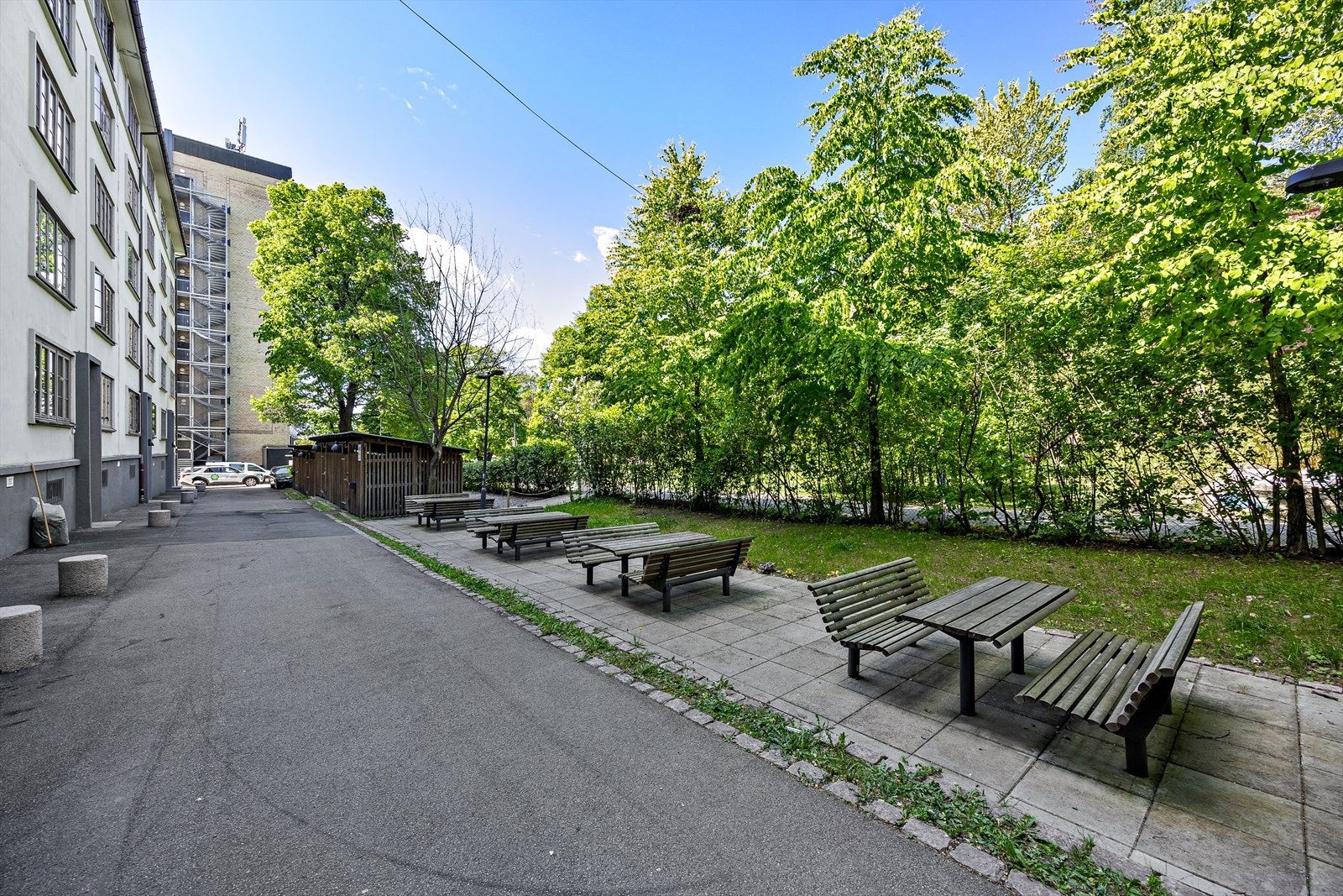 Felles uteområdet med sittegrupper - ideelt for sosial samvær og avslappende atmosfære Galleribilde