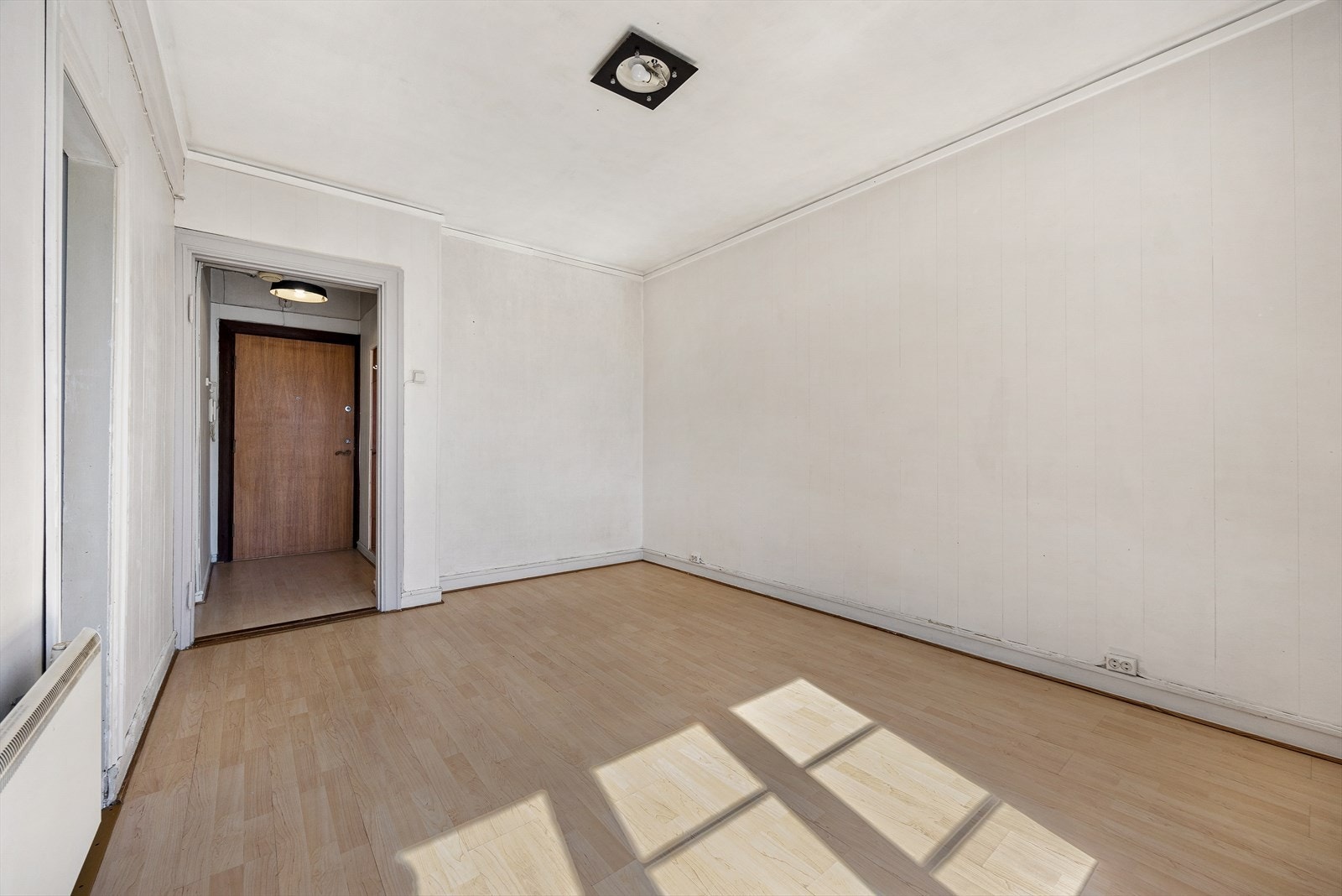 Stuen er malt i tidsriktige farger som skaper en behagelig atmosfære Galleribilde