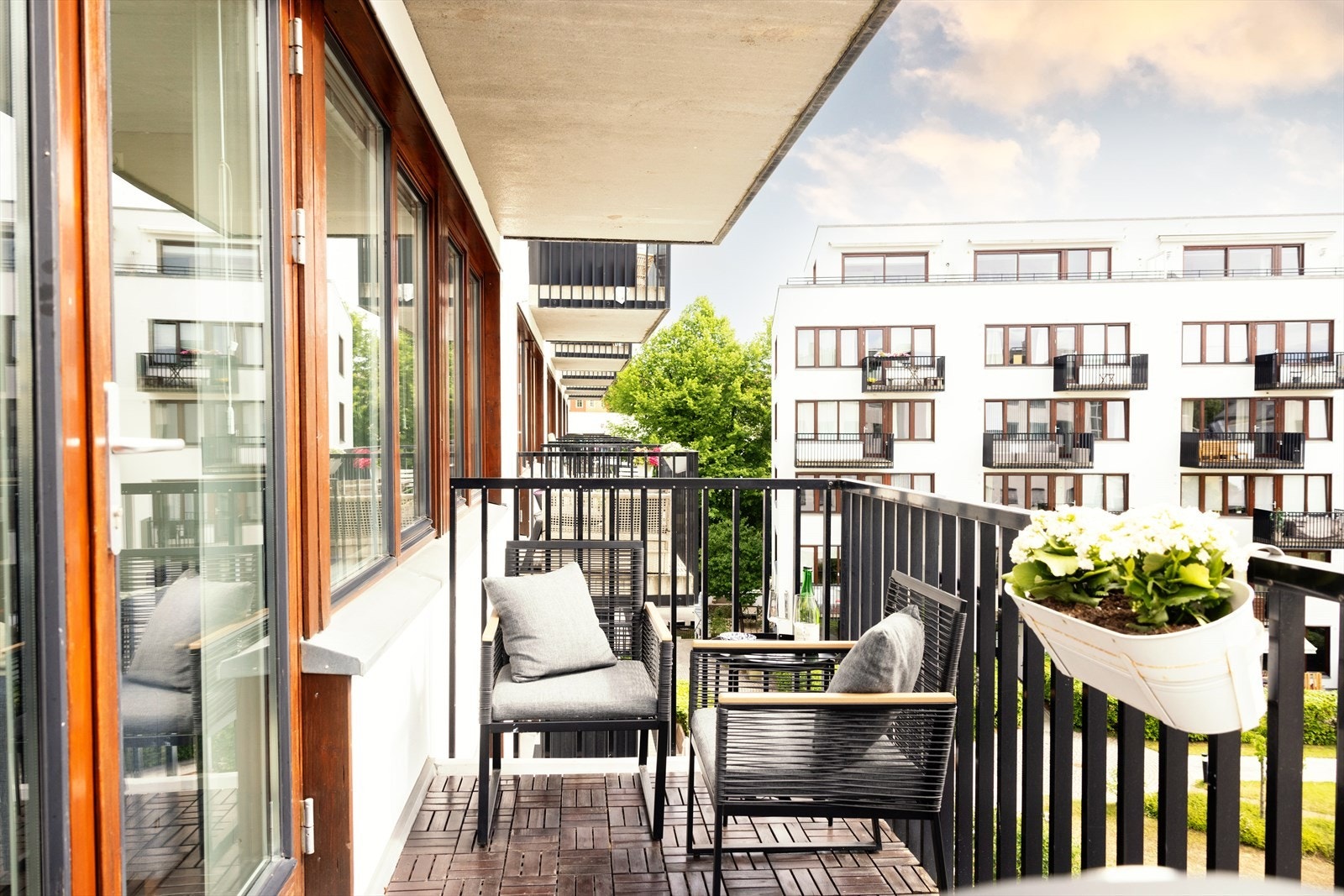 - Sydøstvendt balkong på ca. 5 kvm - perfekt for morgenkaffen eller en rolig kveld med gode venner - Galleribilde