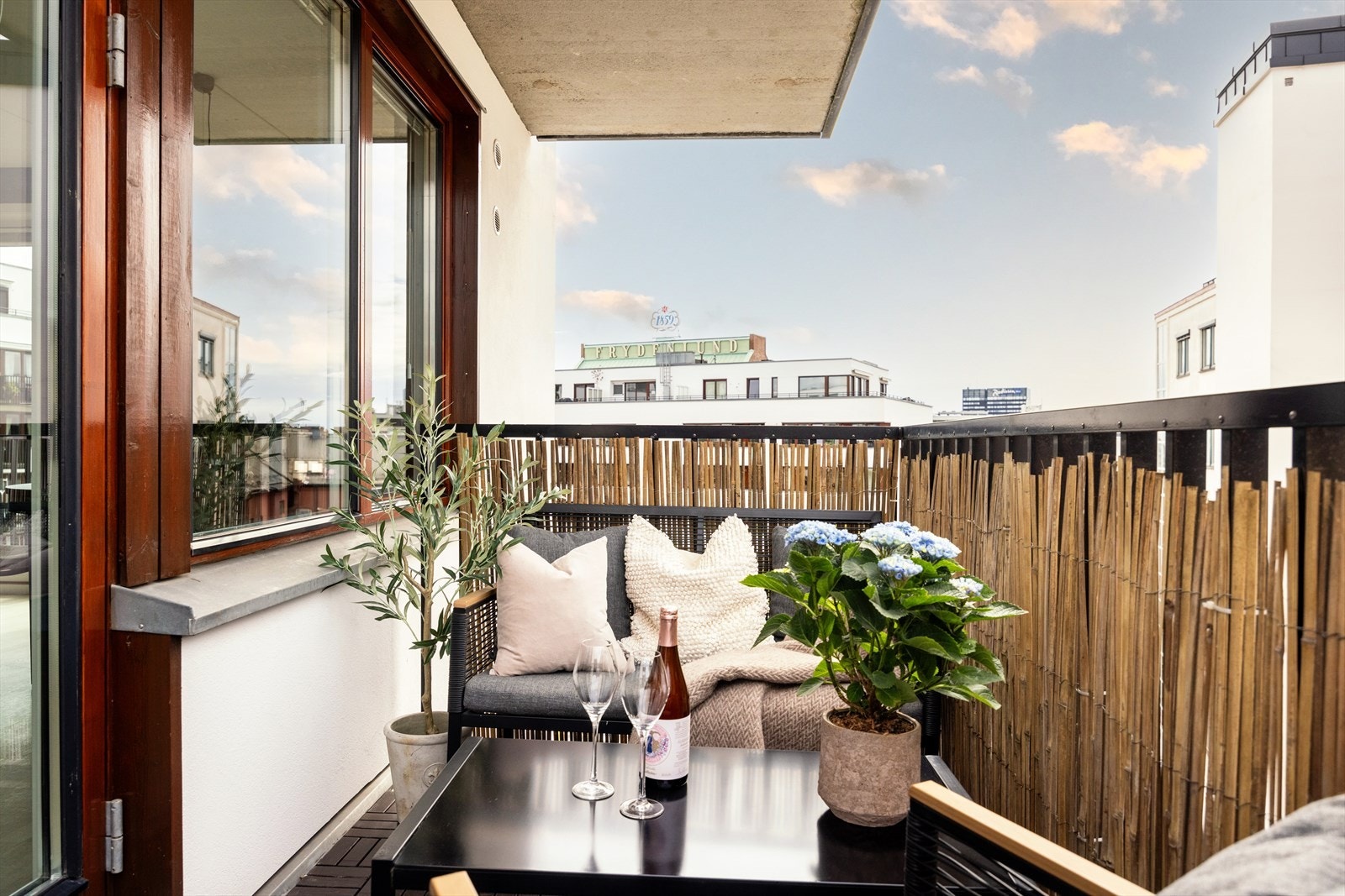 - Nordvik ved Henrik Carlyle(46856489) har gleden av å presentere Lille Bislett 26 - Galleribilde