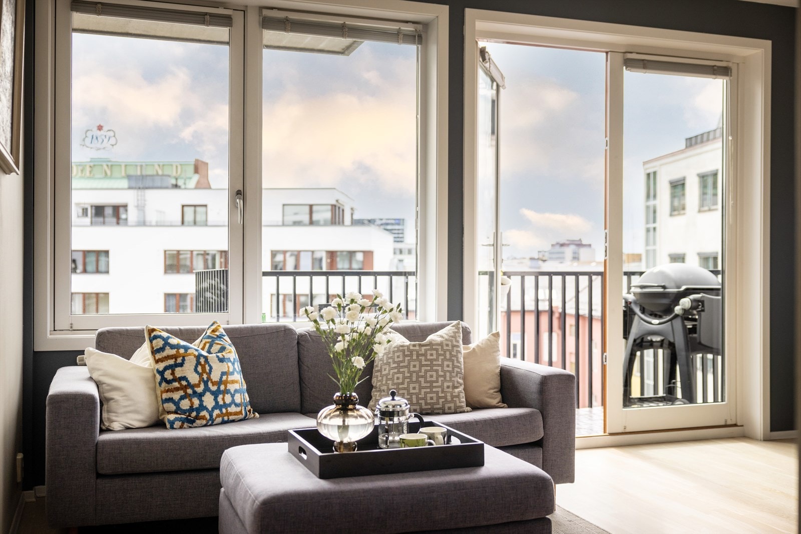 - Store vindusflater som gir rikelig med luft og lys - Galleribilde